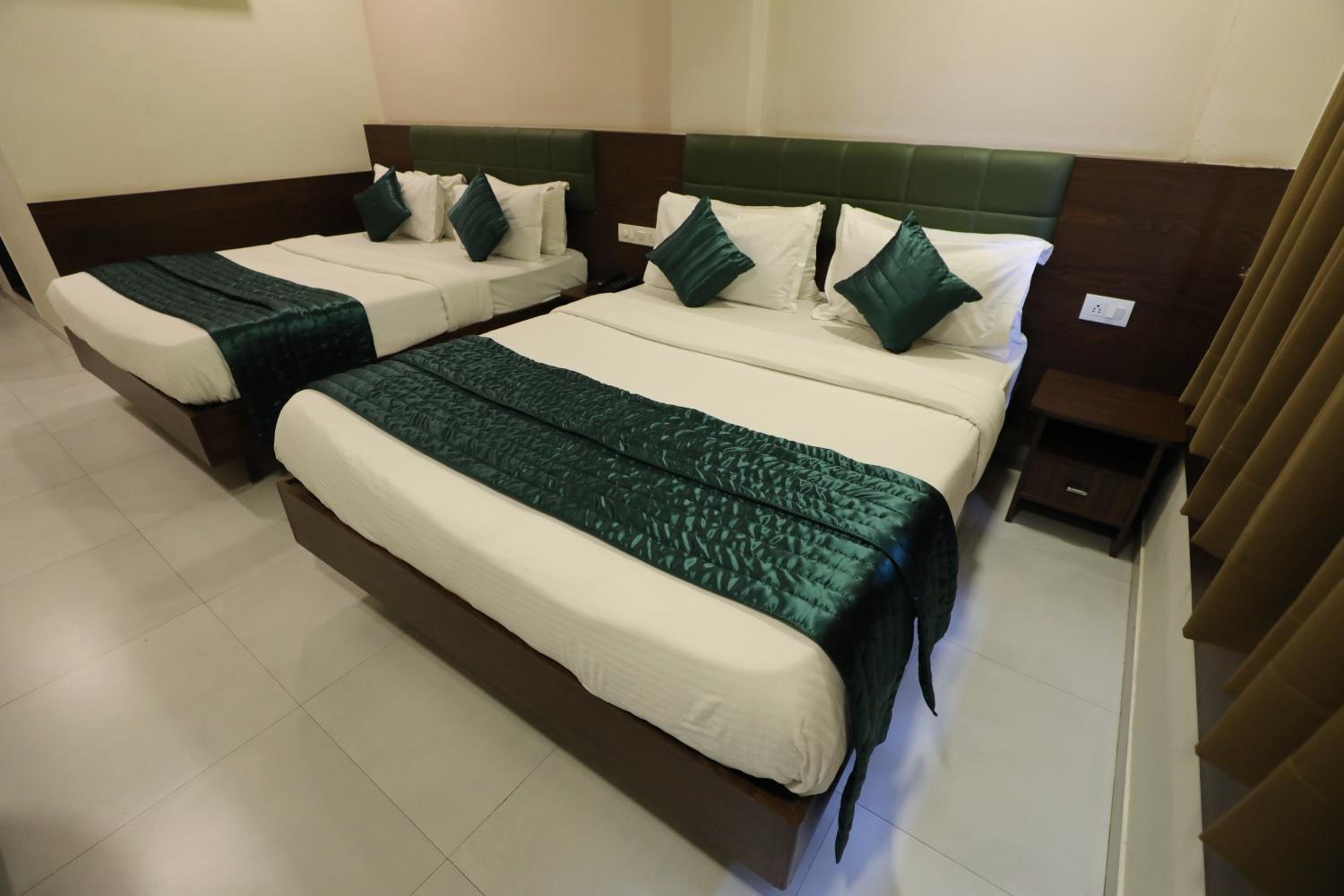 Deluxe Triple Room - Photo 5