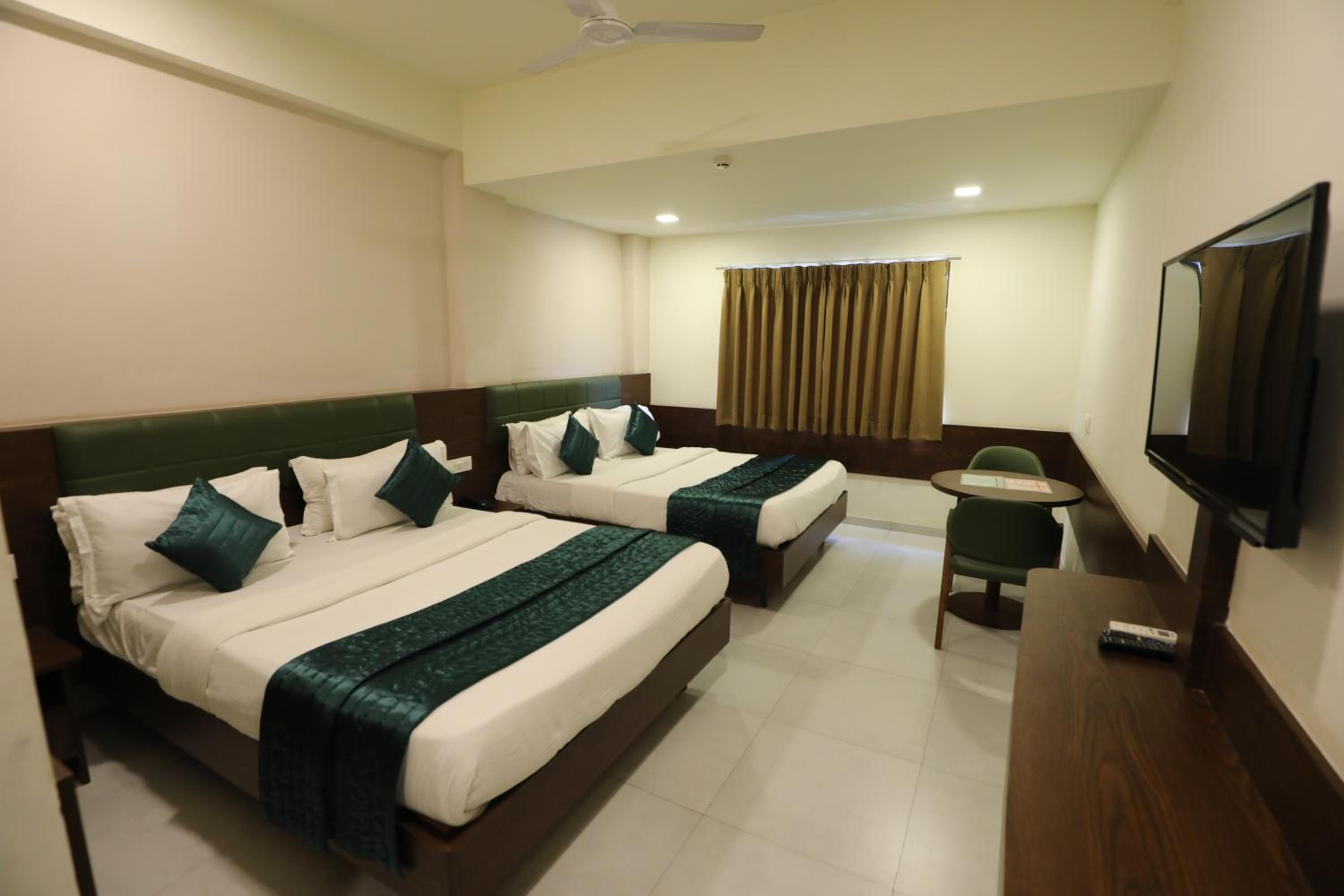Deluxe Triple Room - Photo 8