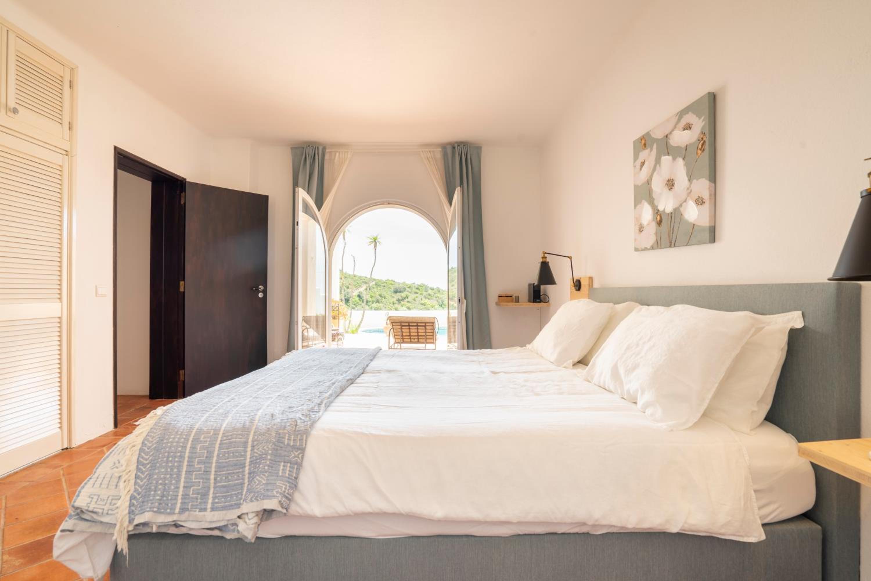 King Room with Pool View photo 3