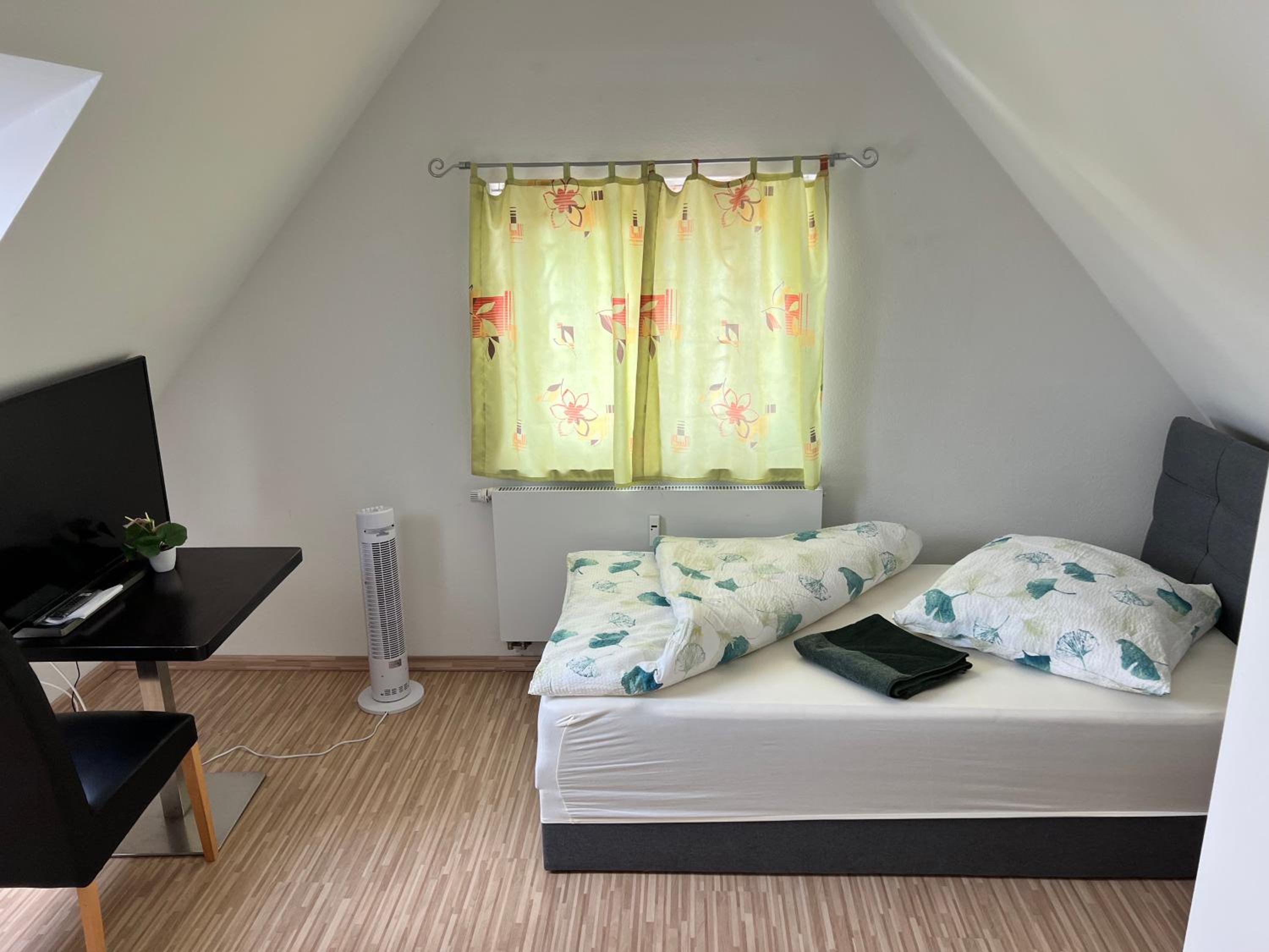 Small Single Room photo 2
