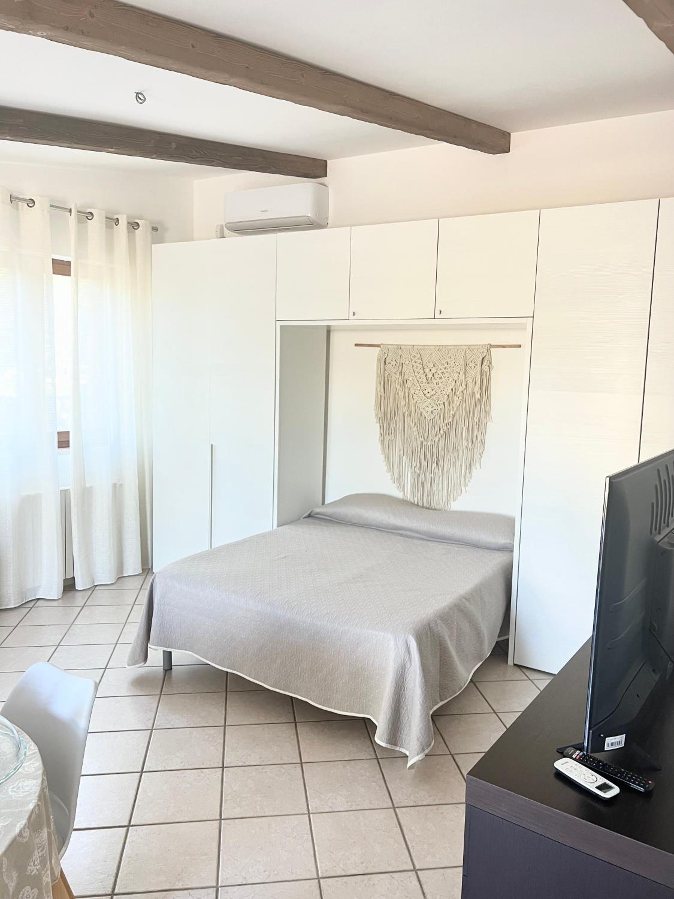 Studio Apartment - Photo 7
