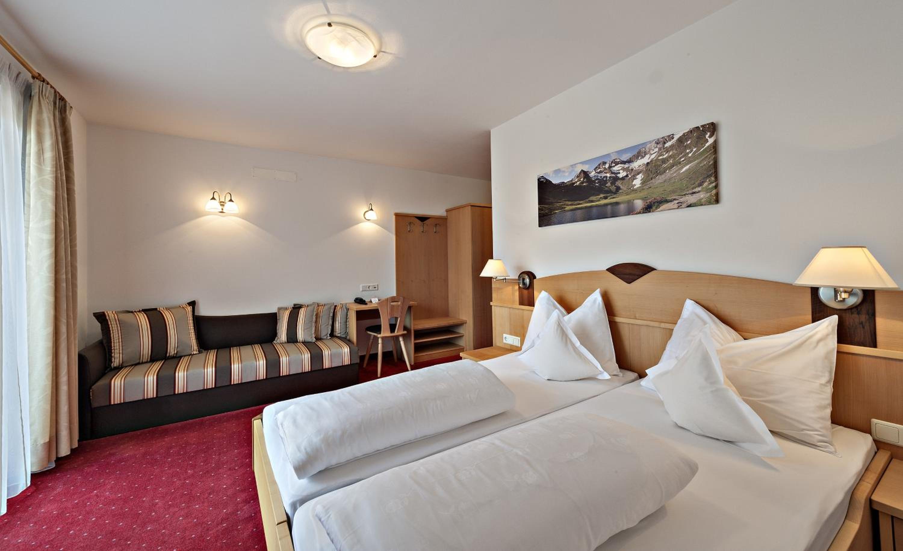 Double Room with Balcony - Photo 14