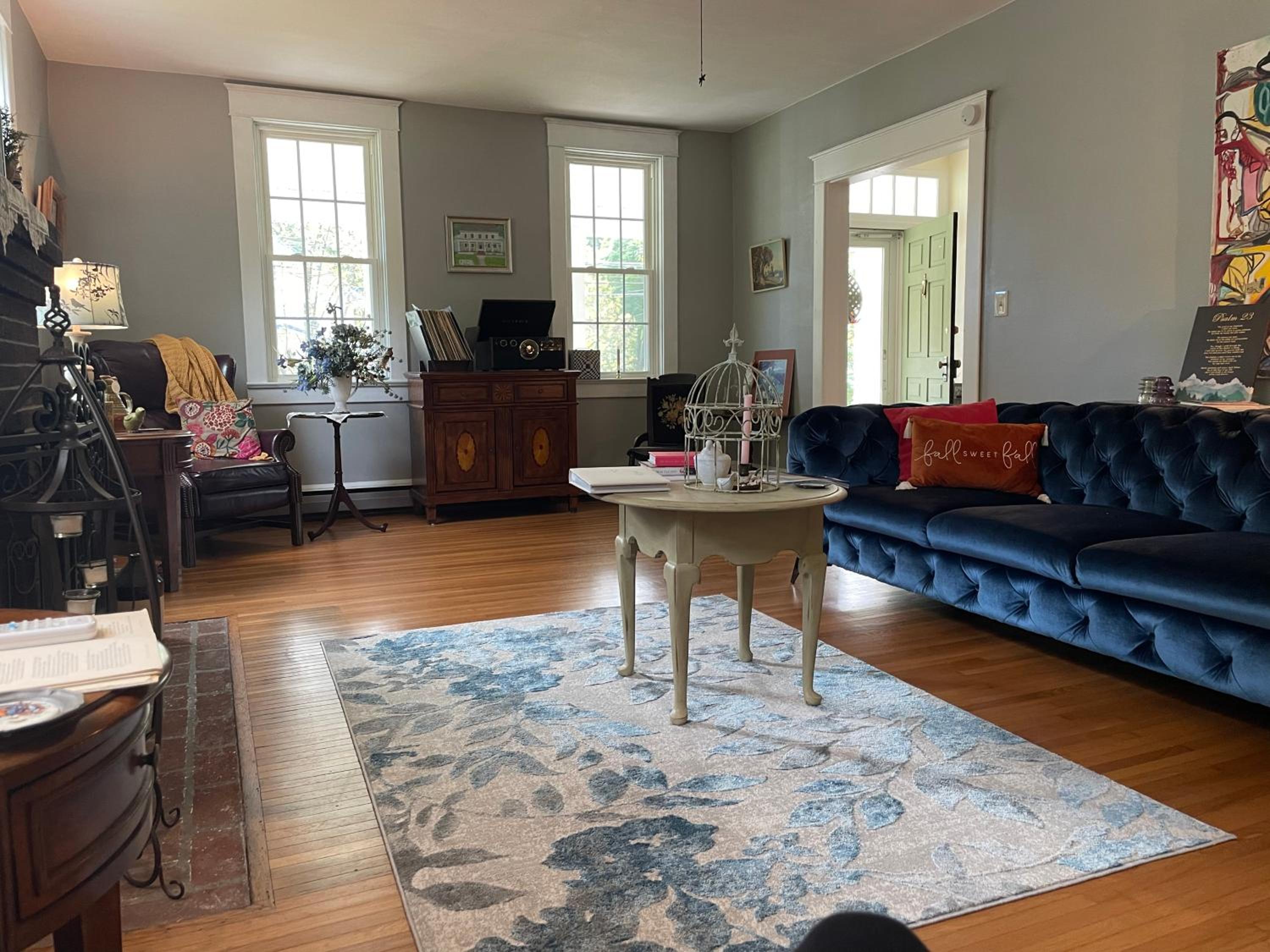 Seven-Bedroom House photo 1