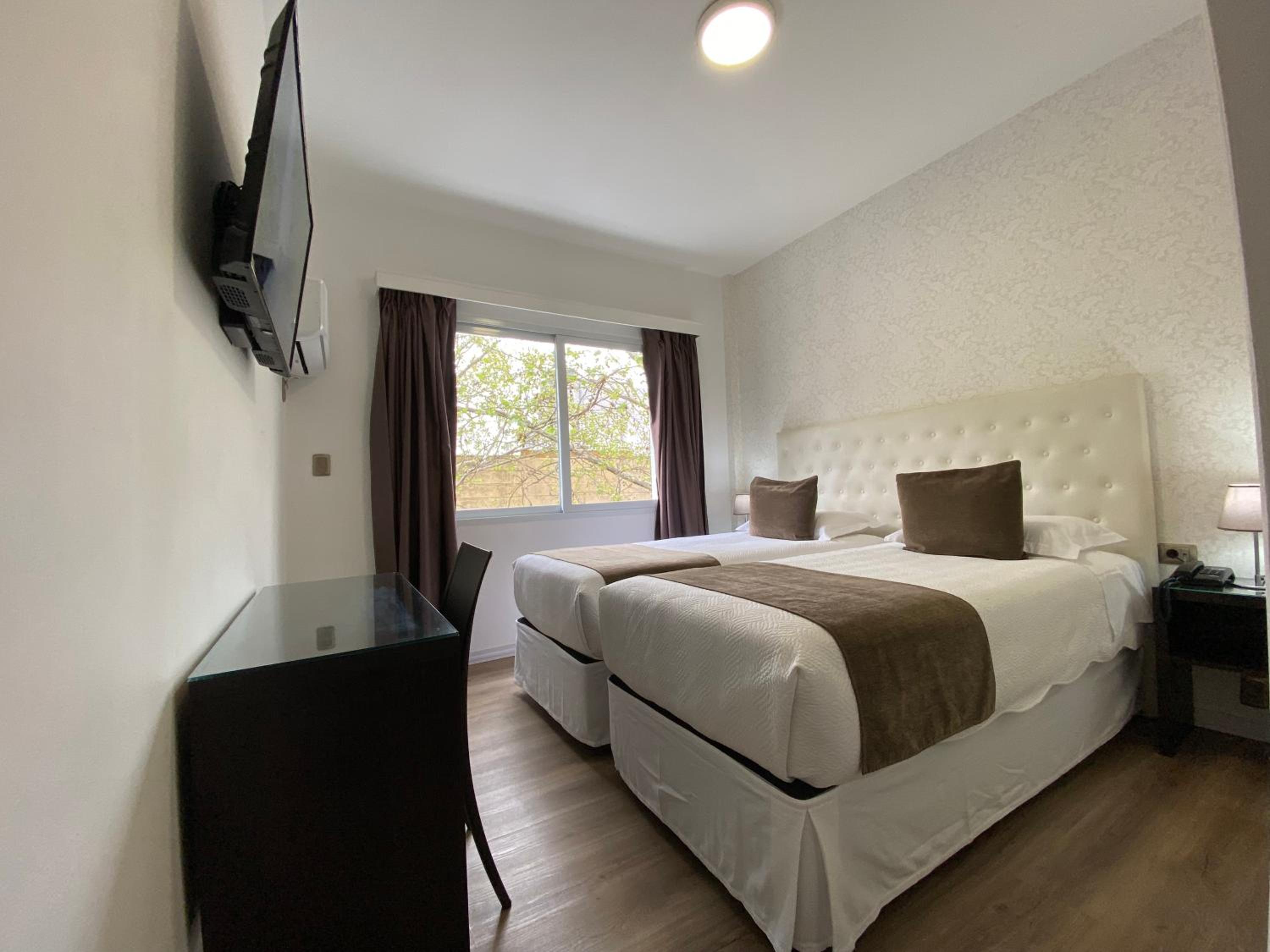 Standard Twin Room photo 3