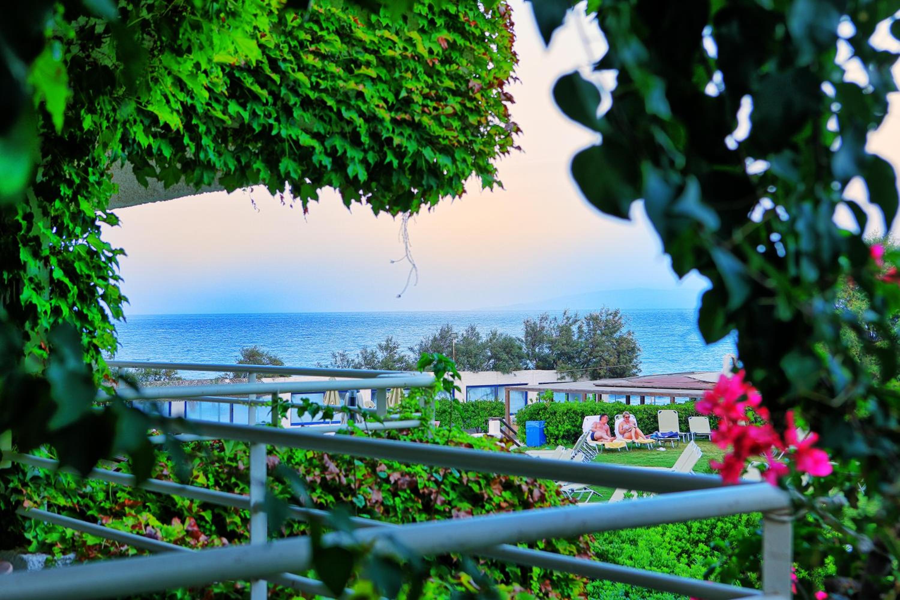 Bungalow with Side Sea View photo 3