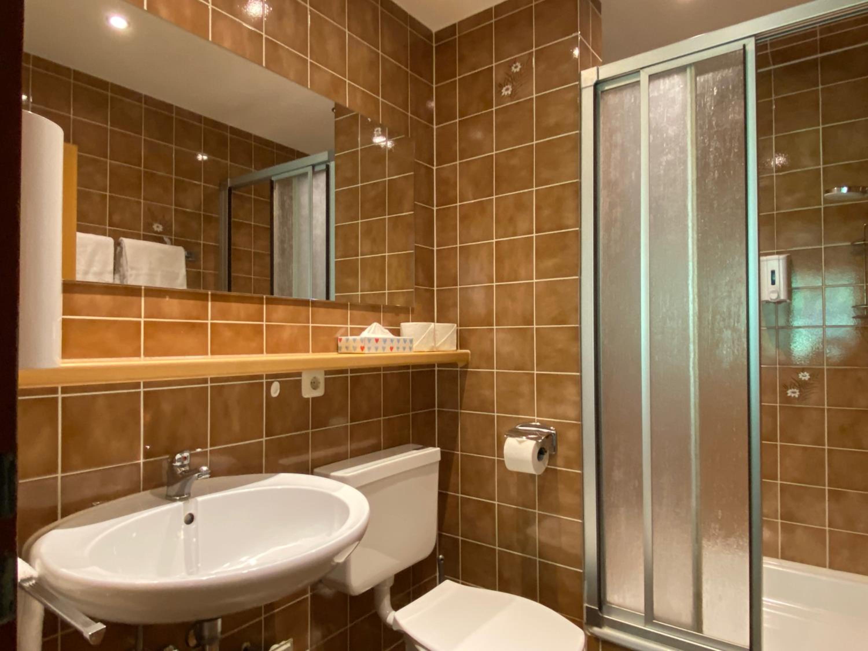 Double Room - Photo 7