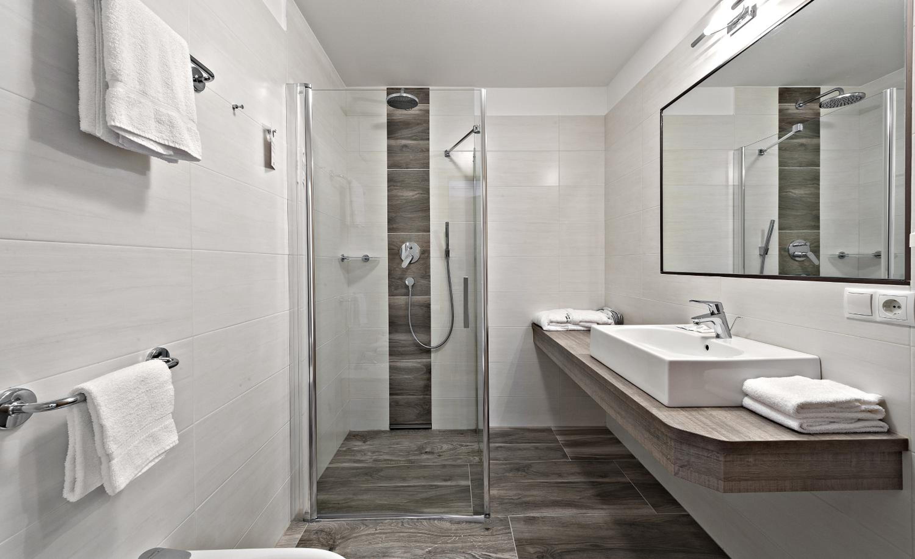 Double Room with Balcony - Photo 3