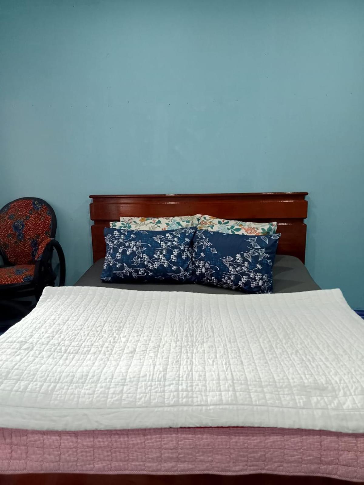 One-Bedroom House photo 1