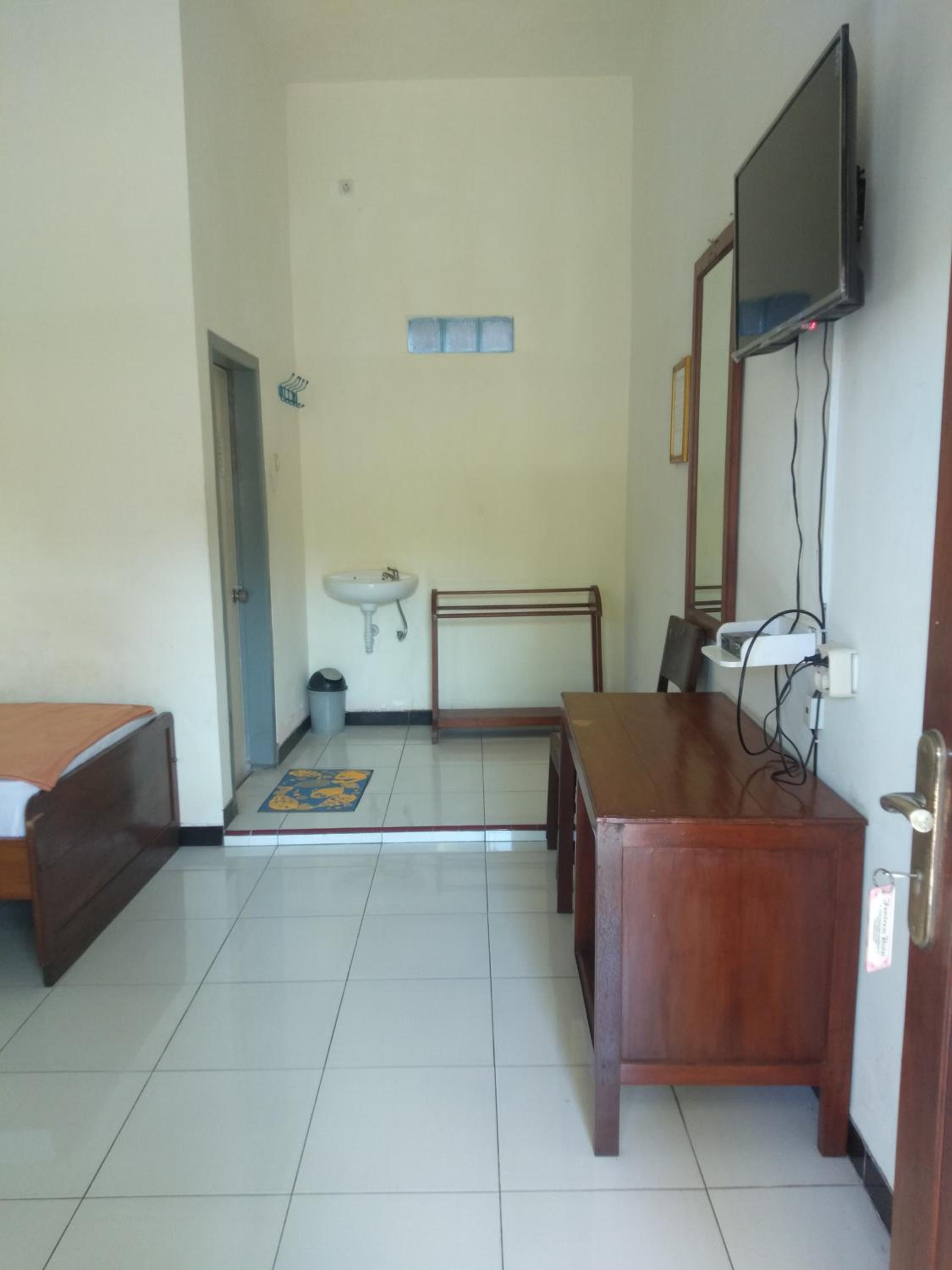 Standard Double or Twin Room - Photo 4