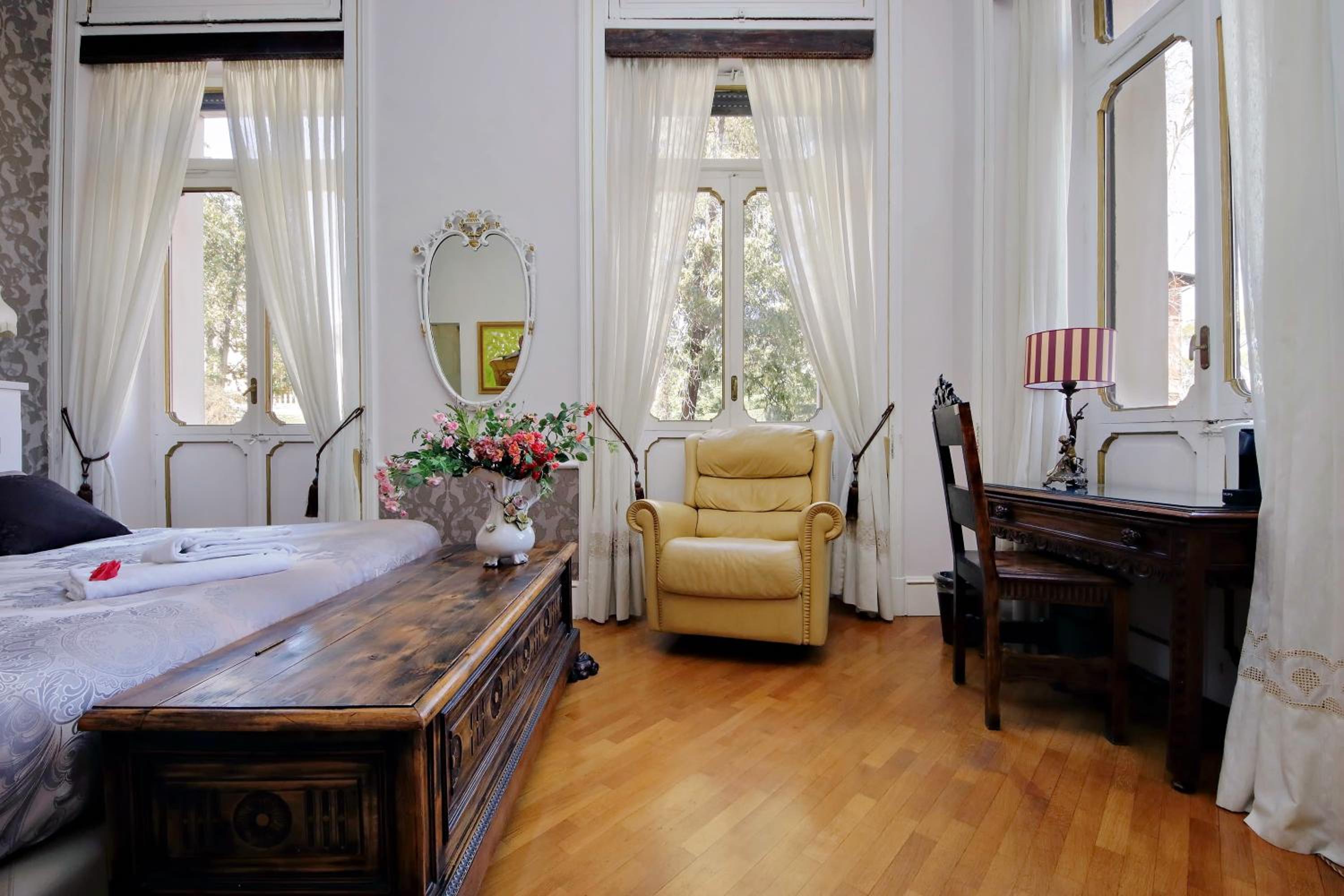 Deluxe Double or Twin Room with City View photo 3
