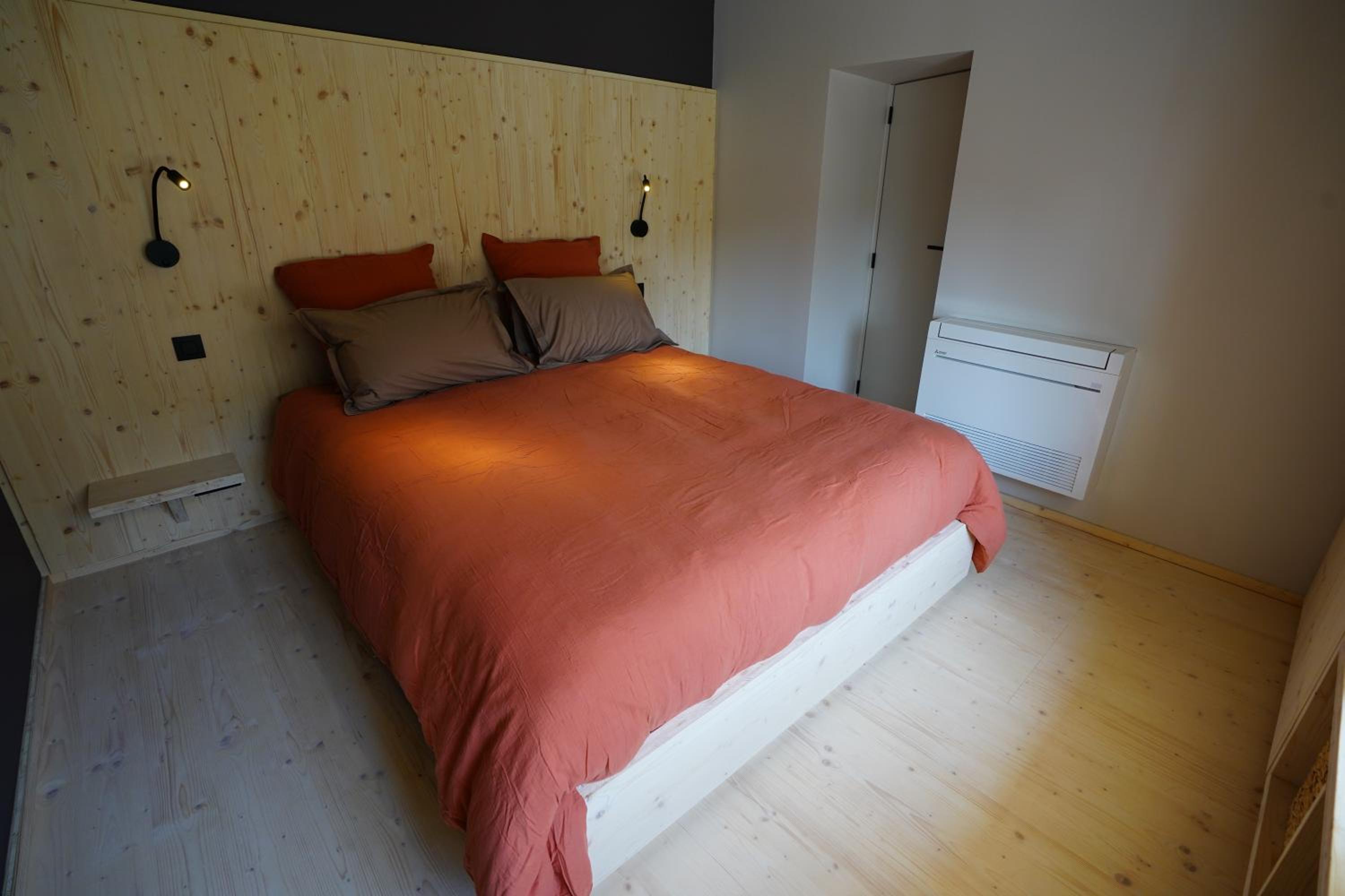 One-Bedroom House photo 1