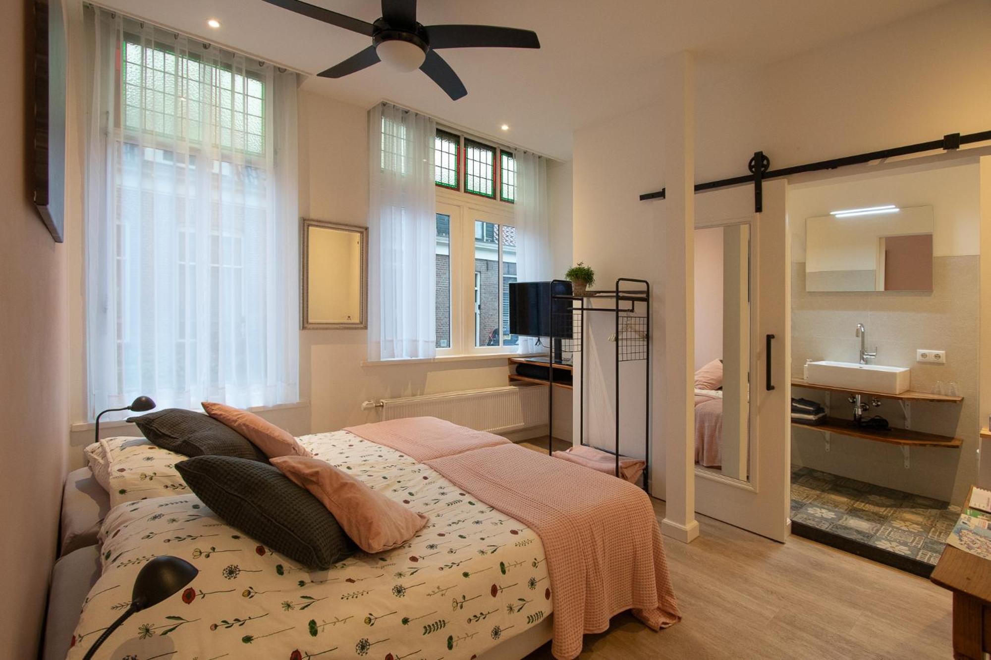 Deluxe Double Room with Shower photo 1