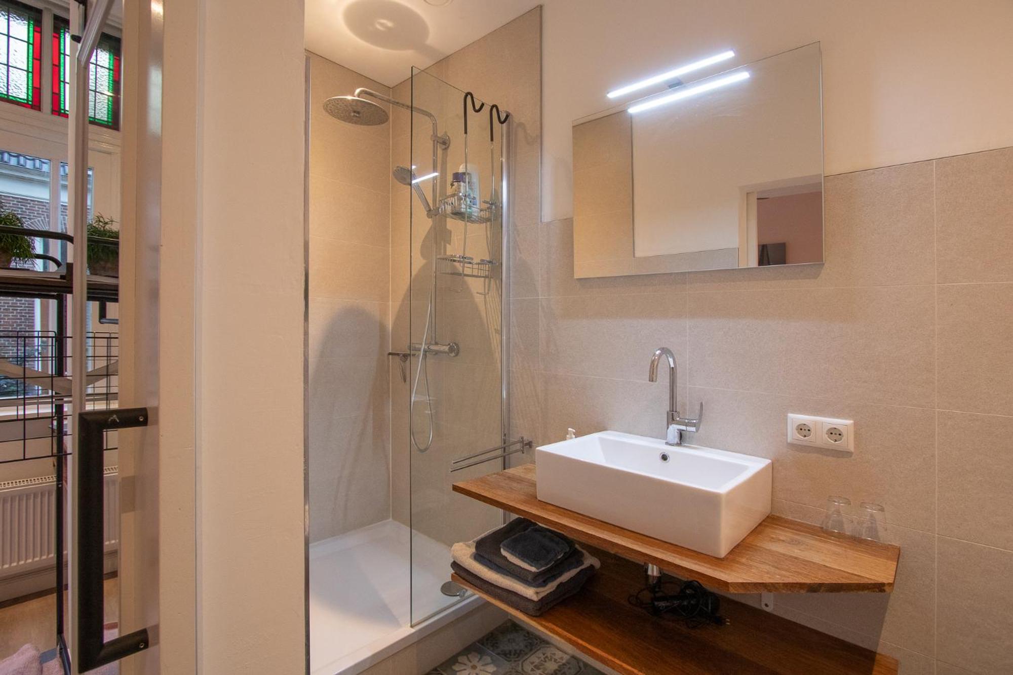 Deluxe Double Room with Shower photo 2