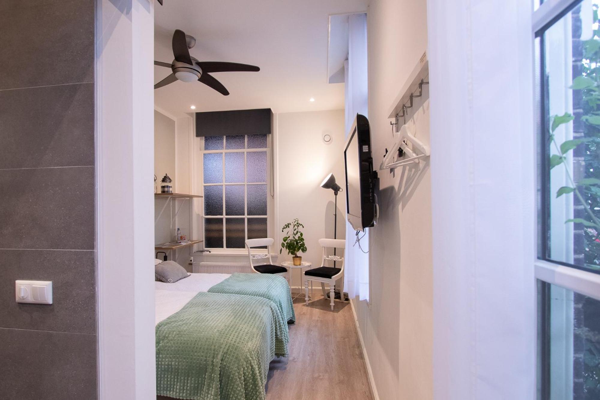 Deluxe Double Room - Photo 9