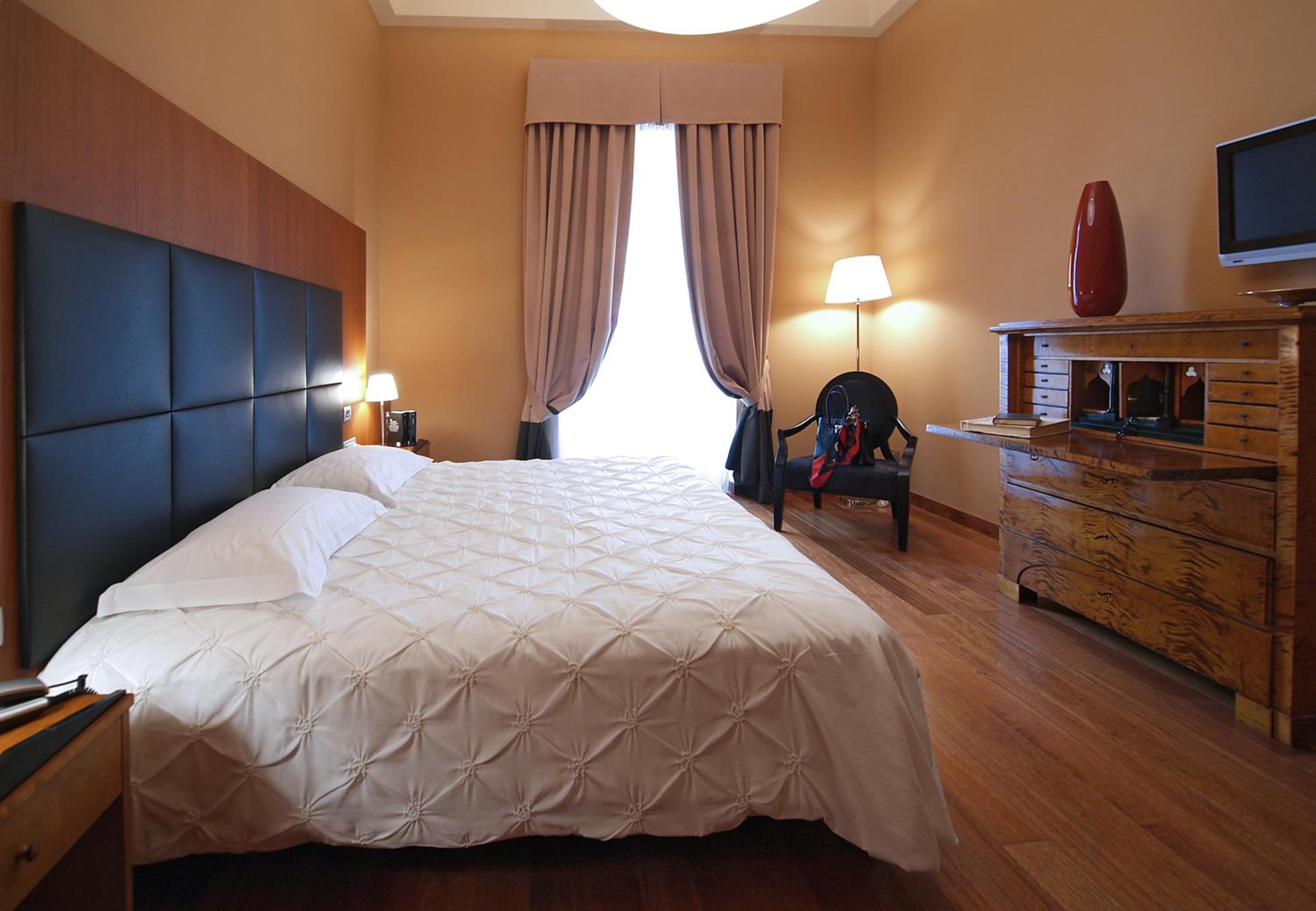 Suite - Photo 3