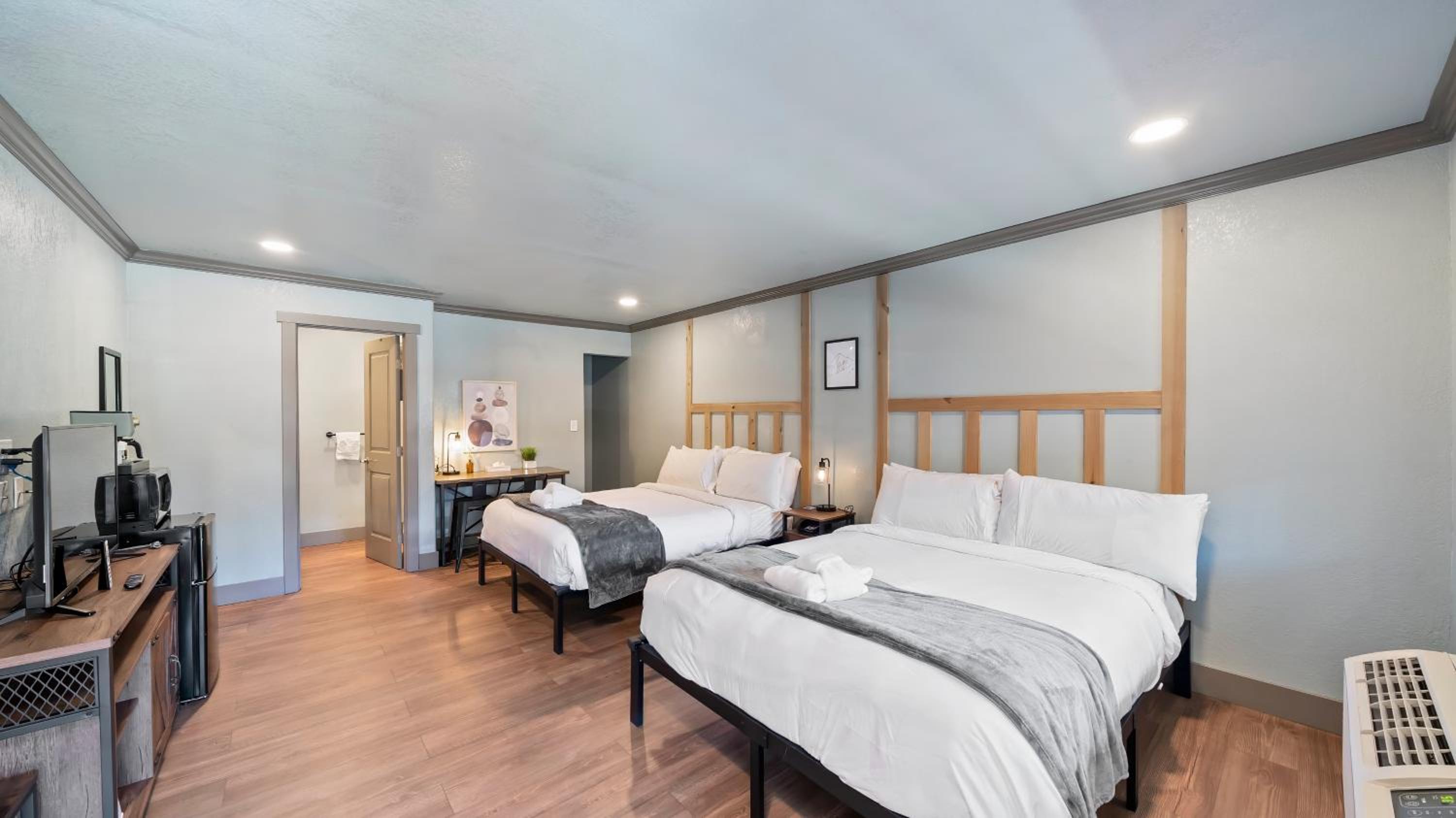 Deluxe Queen Room - Photo 1