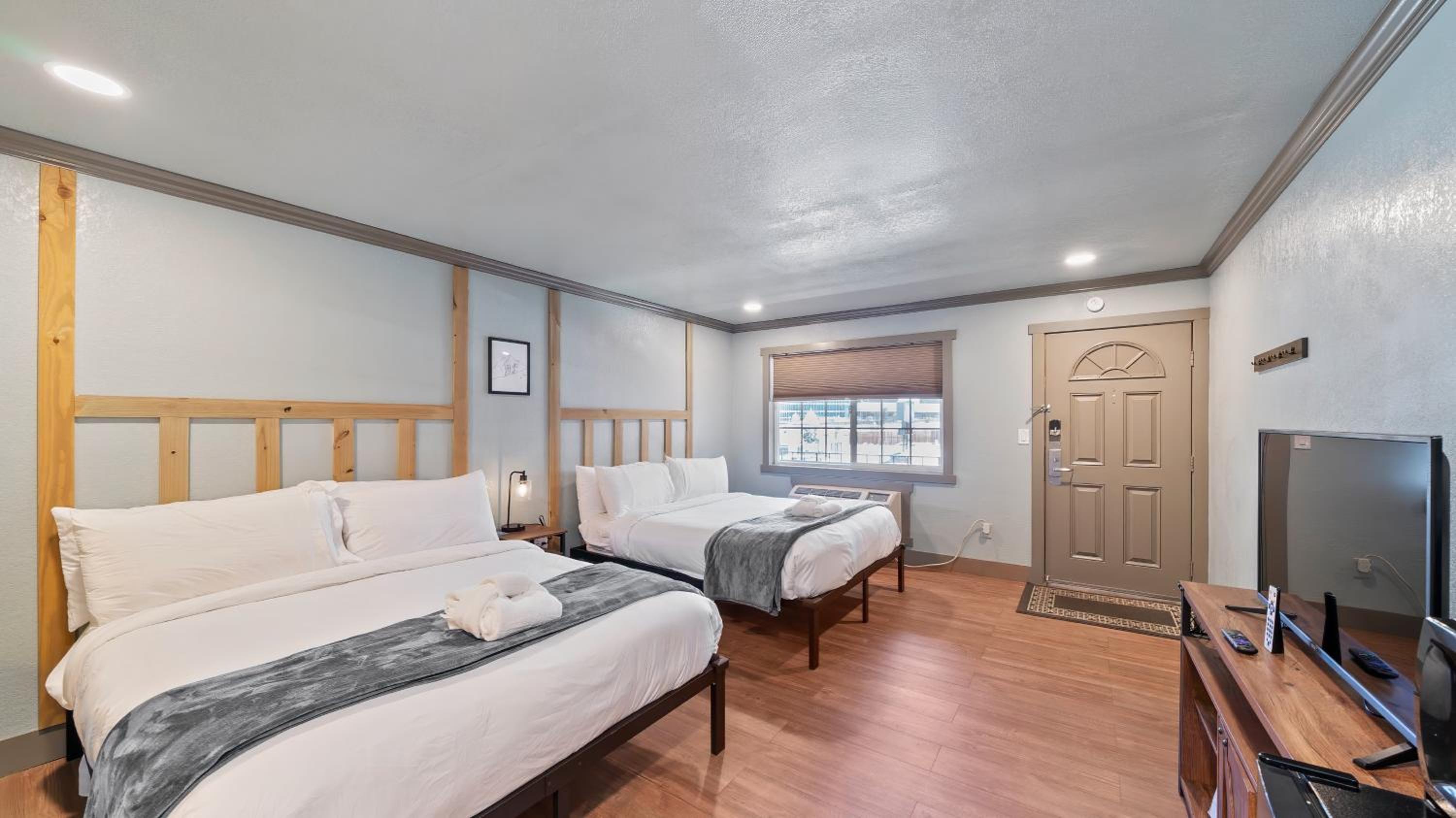 Deluxe Queen Room - Photo 4