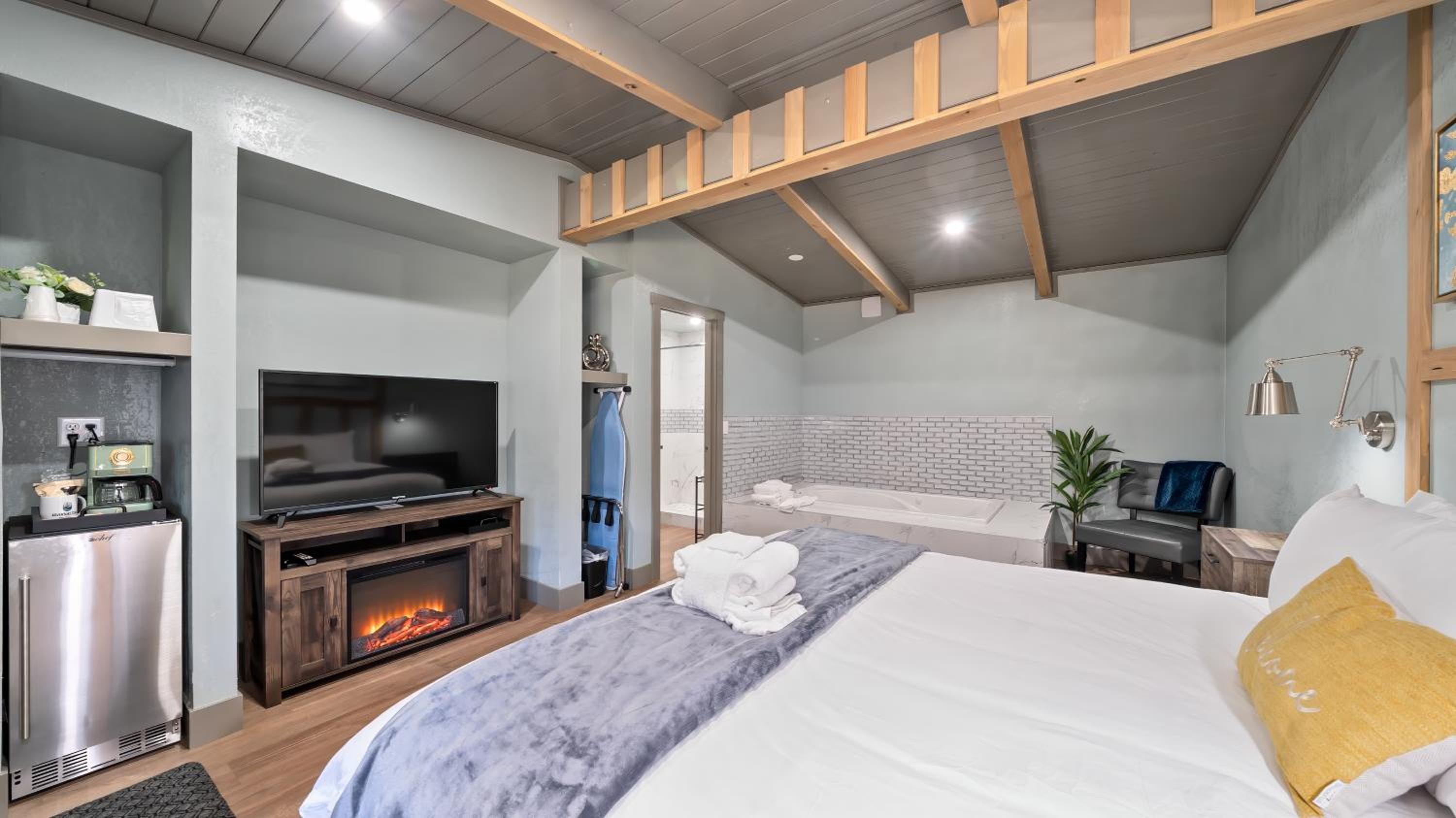 King Room with Spa Bath - Photo 4