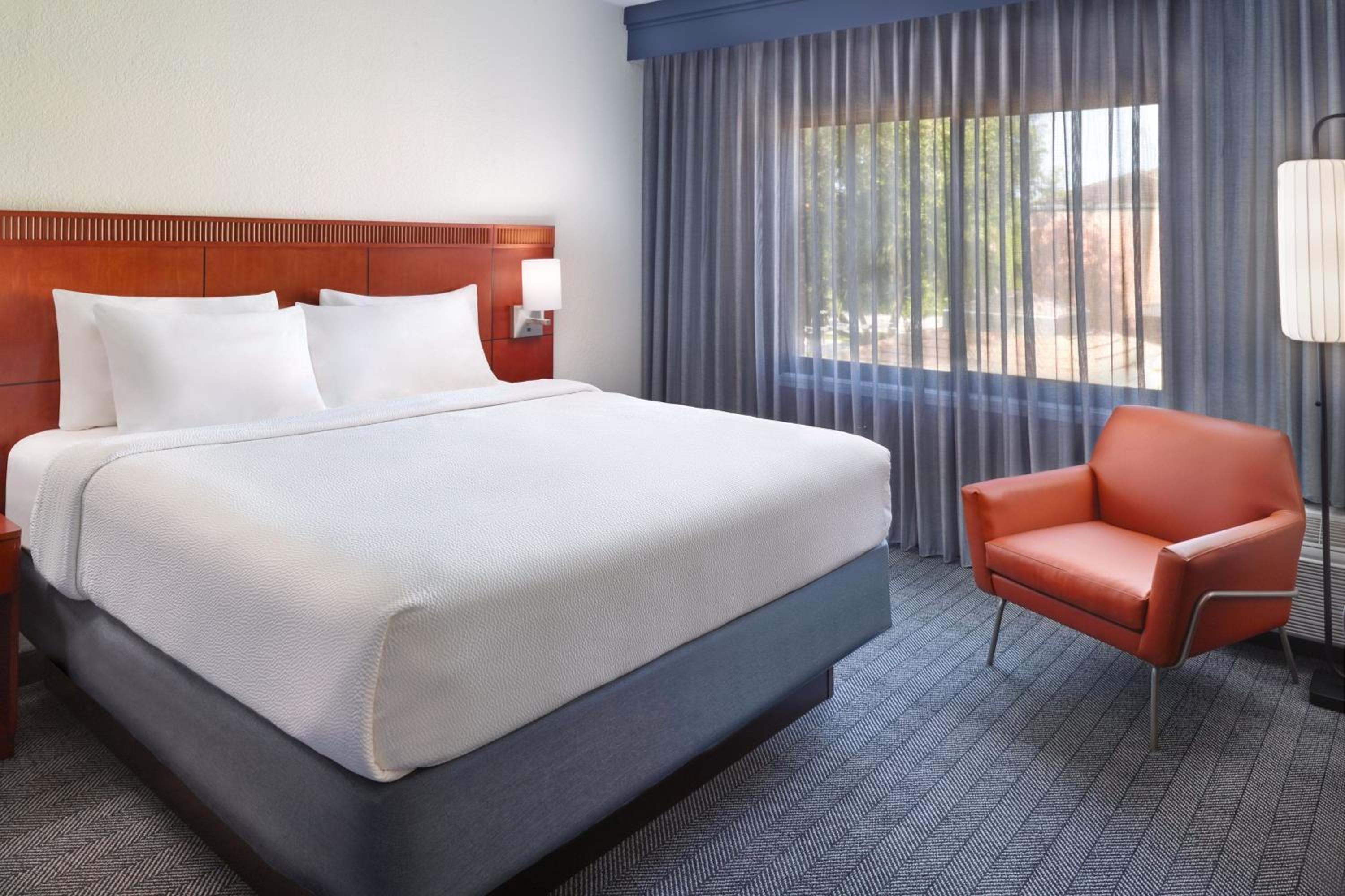 Suite One King with Sofa Bed - Photo 7