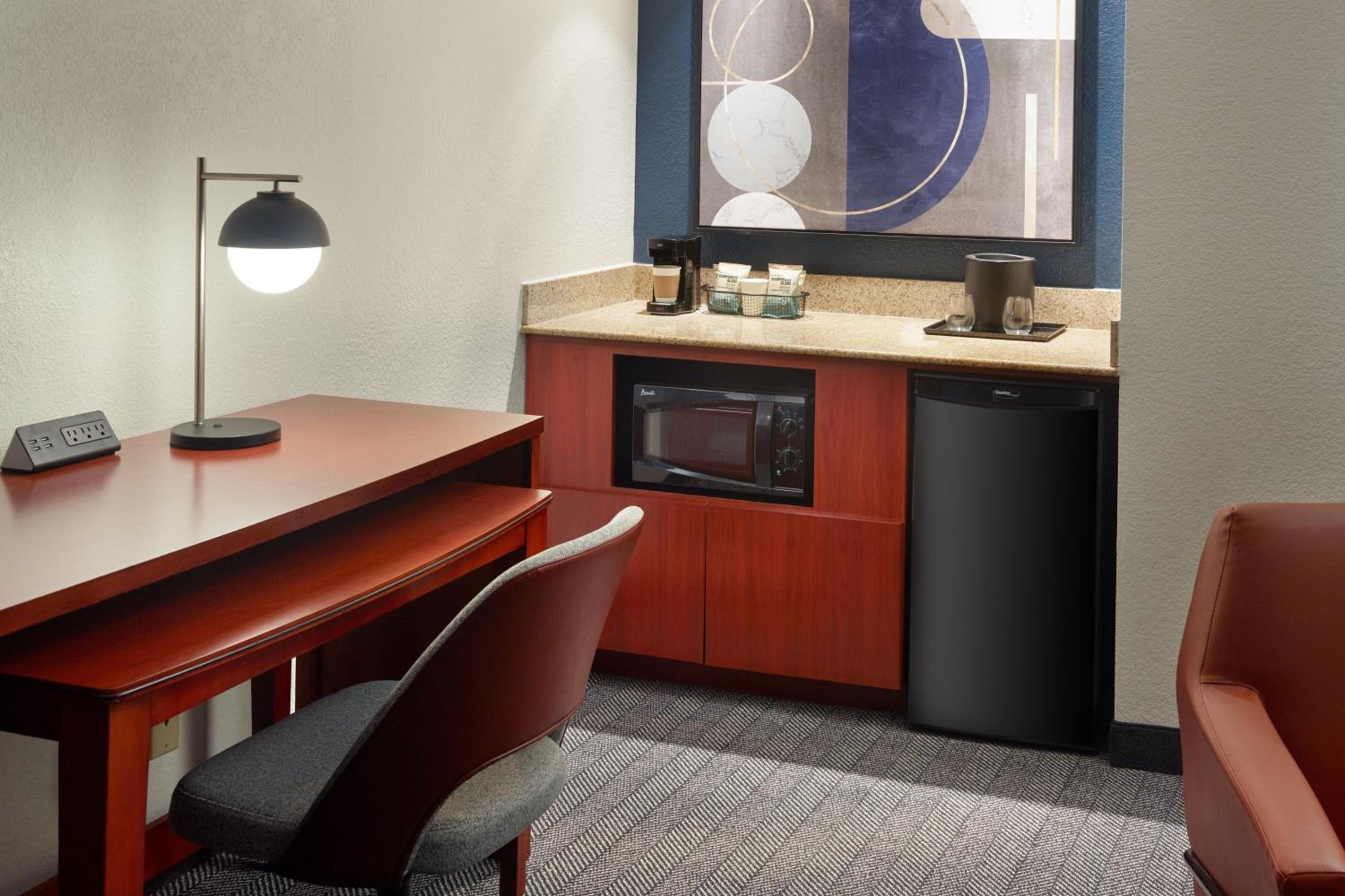 Suite One King with Sofa Bed - Photo 6