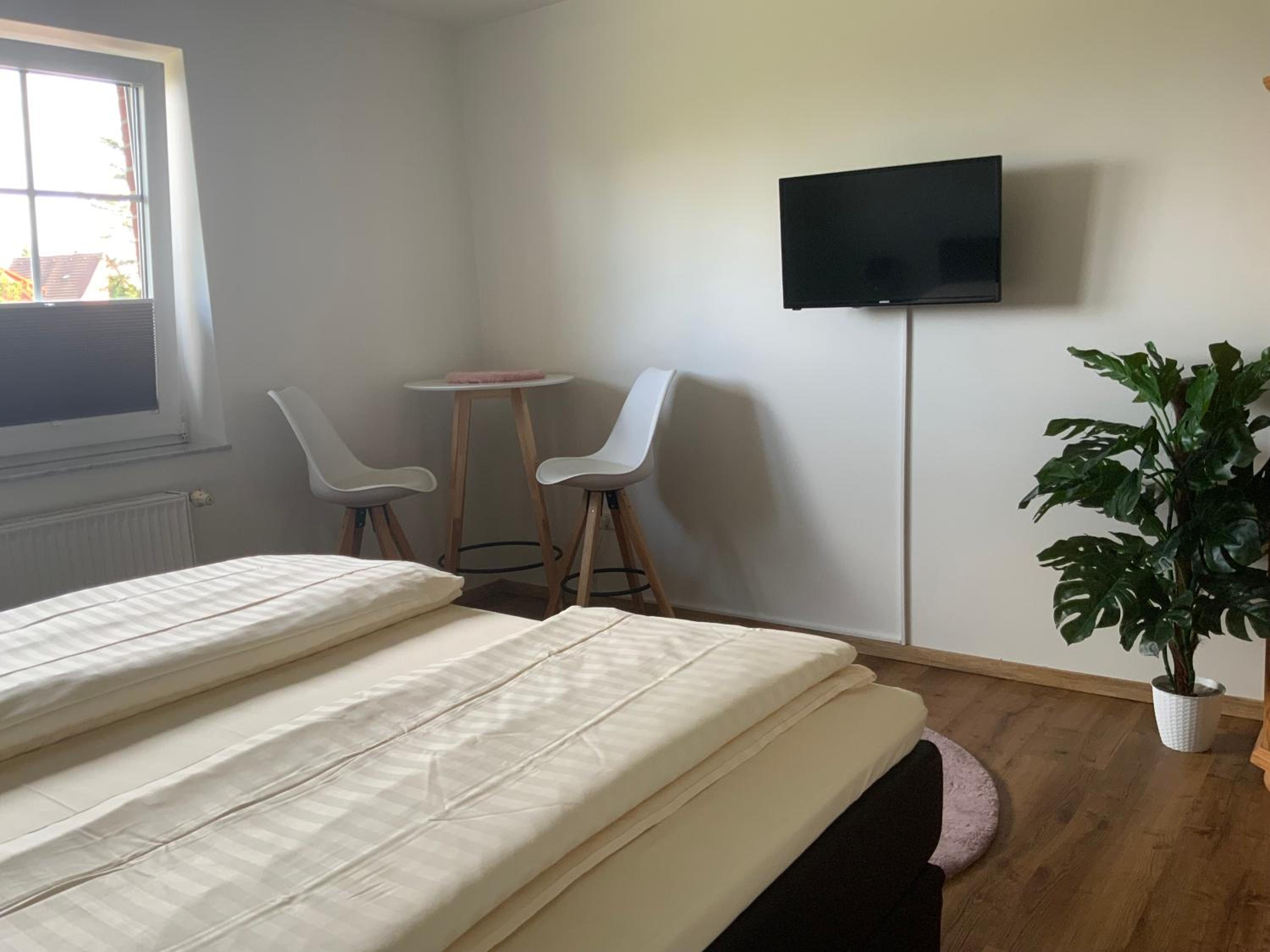 Standard Double Room - Photo 11