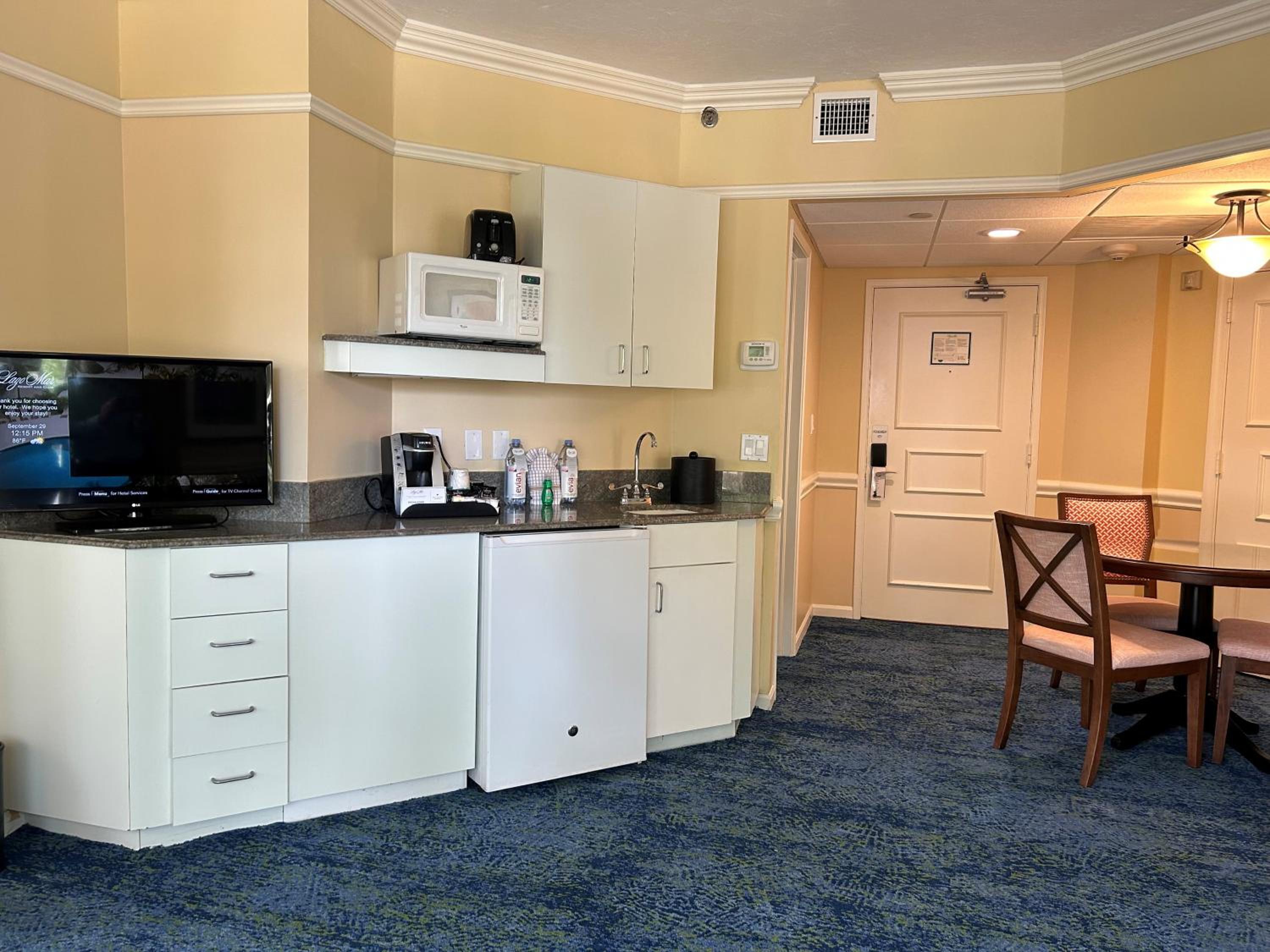 Queen Suite with Sea View photo 2