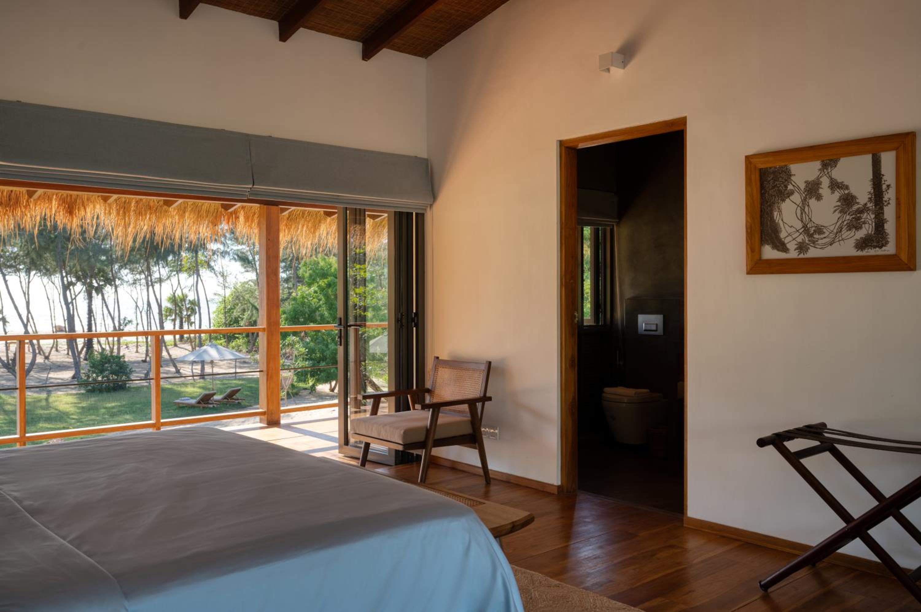 Deluxe Double Room with Sea View photo 3