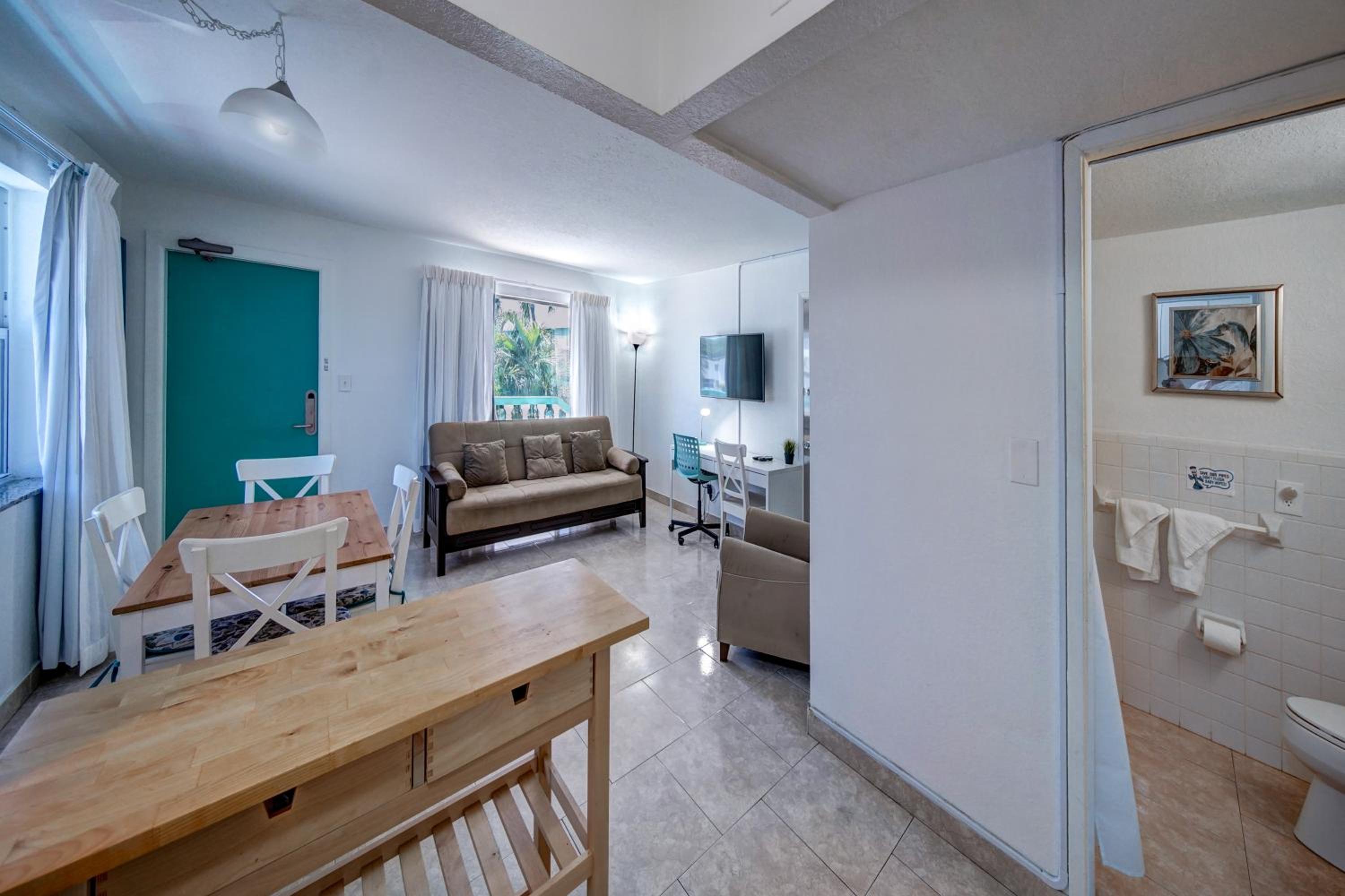 One Bedroom Apartment with sofa bed