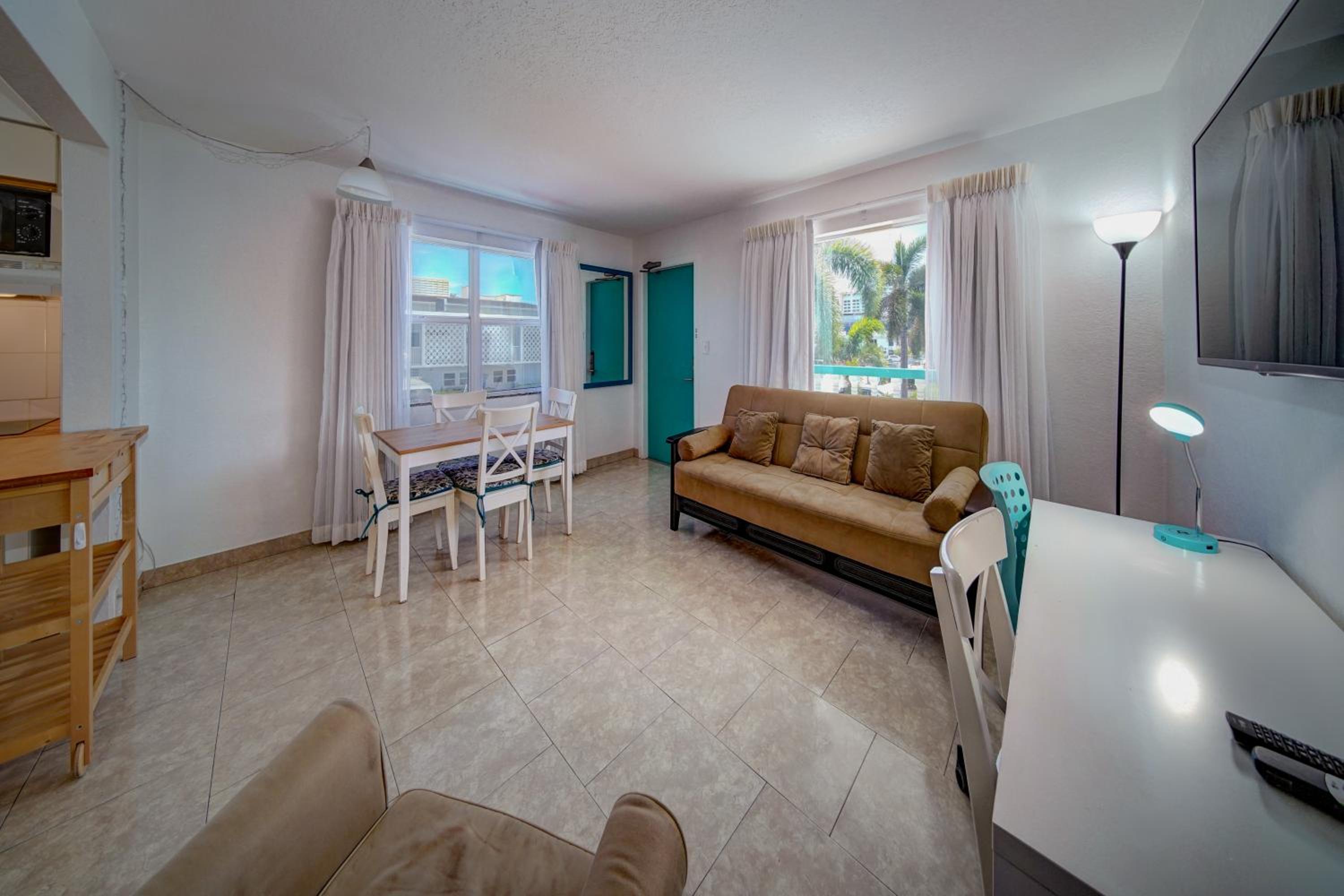 One Bedroom Apartment with sofa bed photo 2