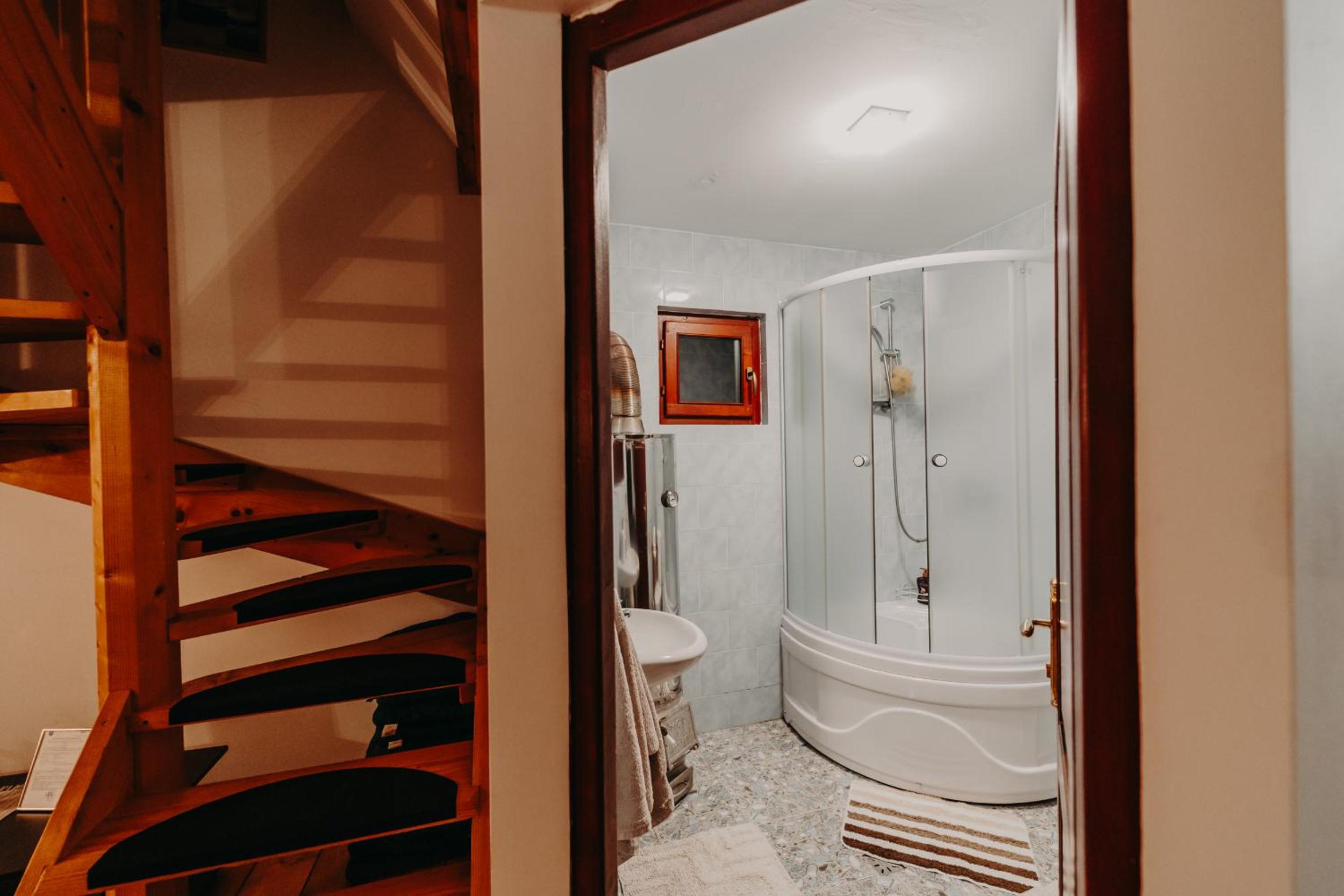 Two-Bedroom House - Photo 10