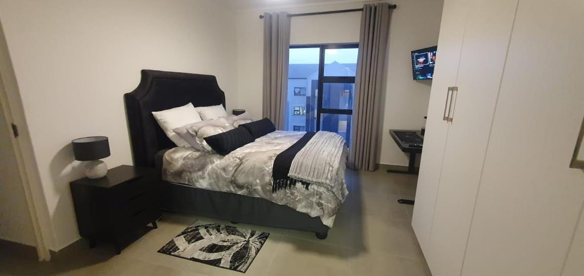 Three-Bedroom Apartment photo 2