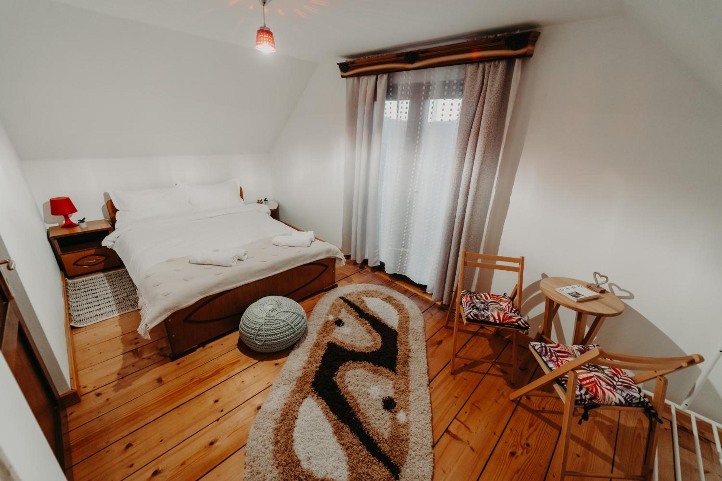 Two-Bedroom House - Photo 11