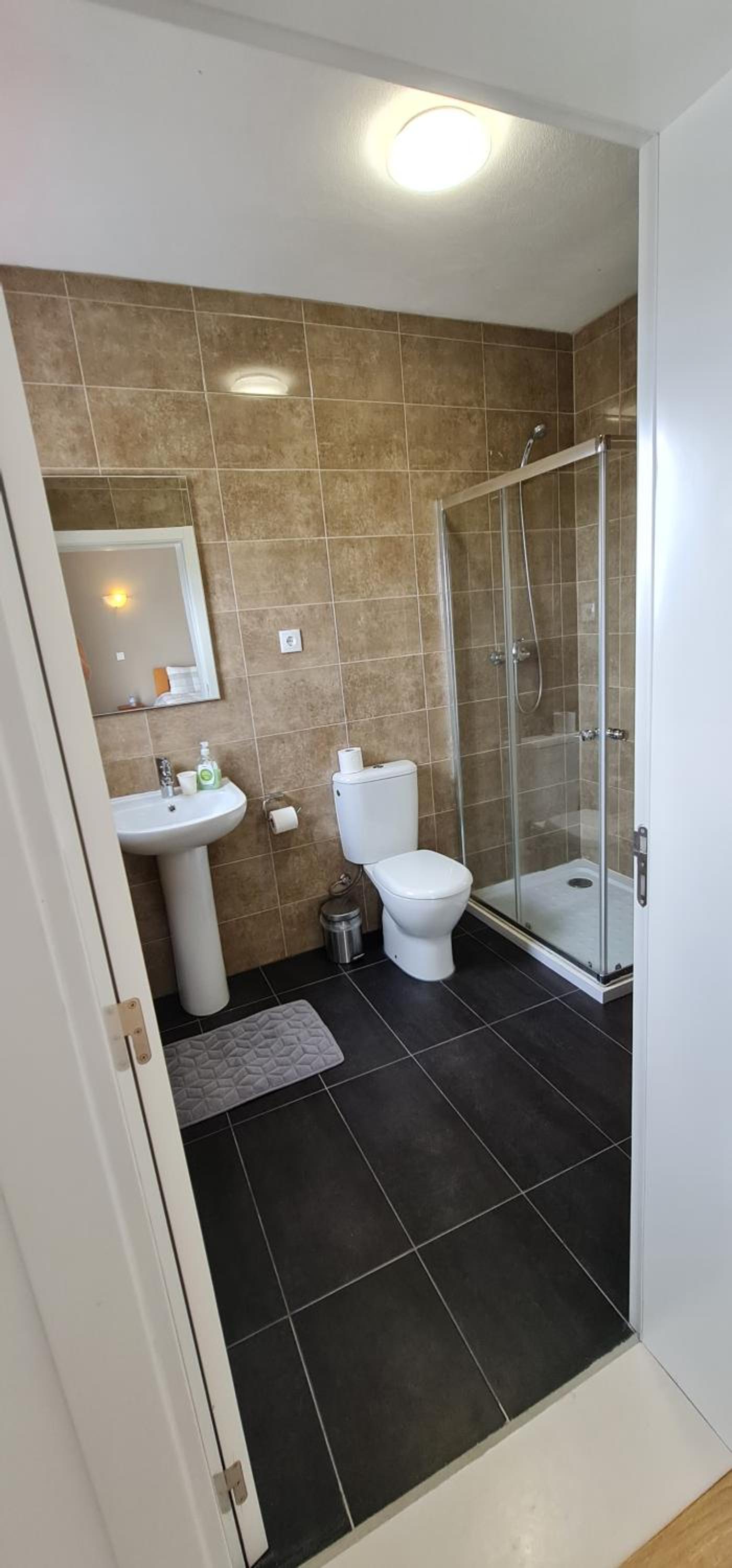 Double Room - Photo 5