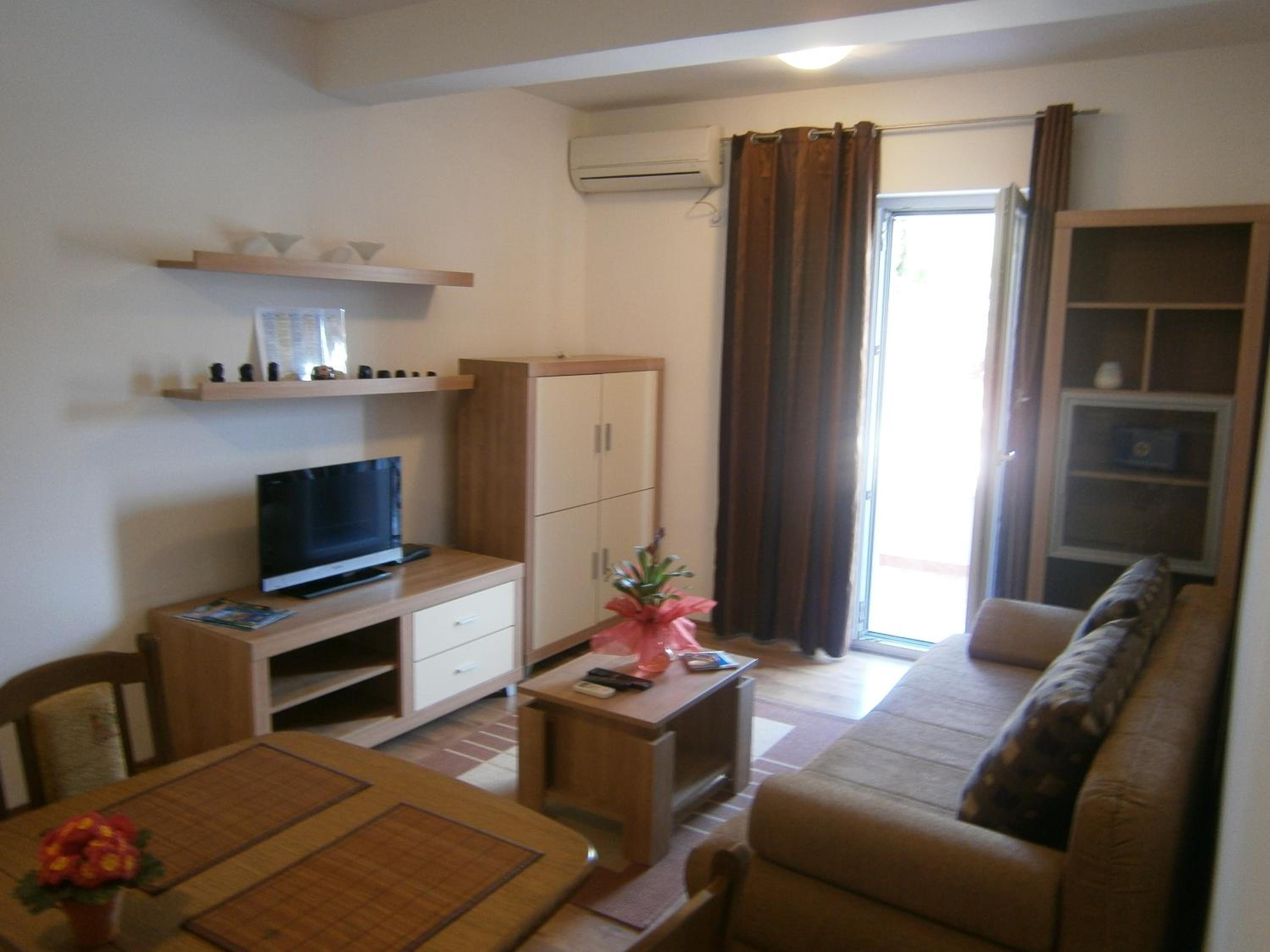 One-Bedroom Apartment with Balcony