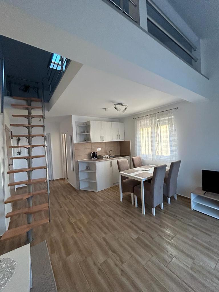 Deluxe Apartment photo 2