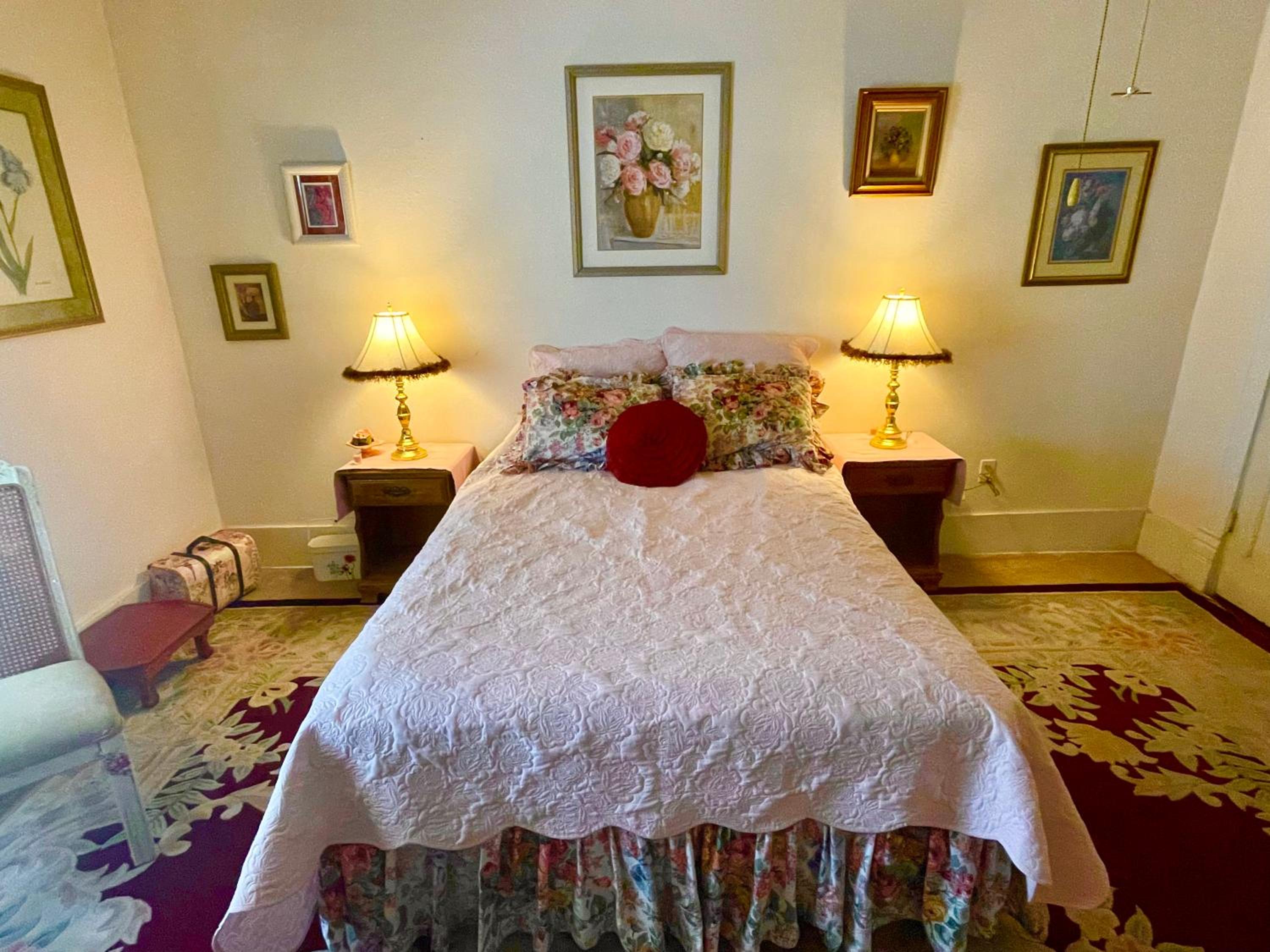 Deluxe Queen Suite photo 1