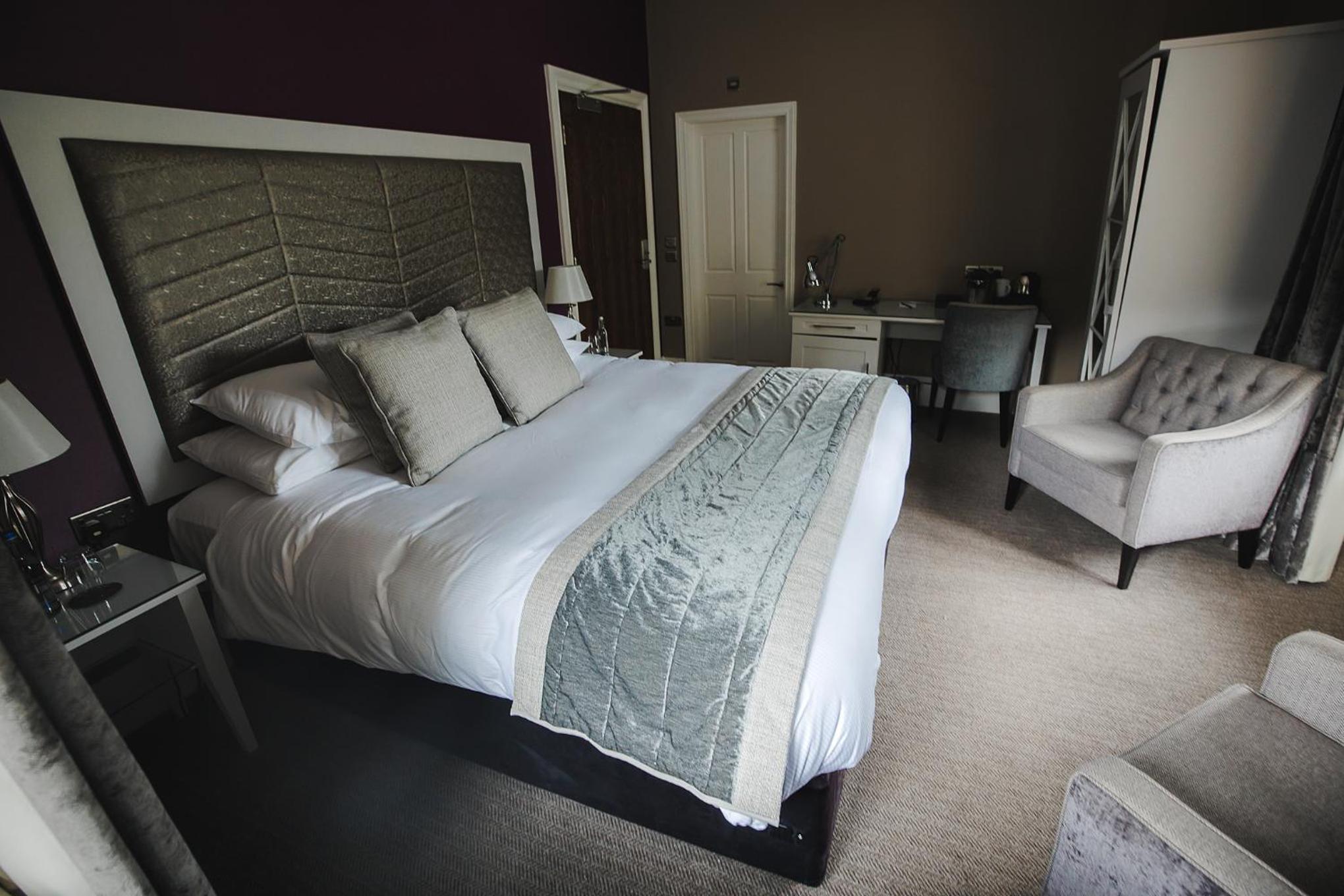 Queen Room photo 2