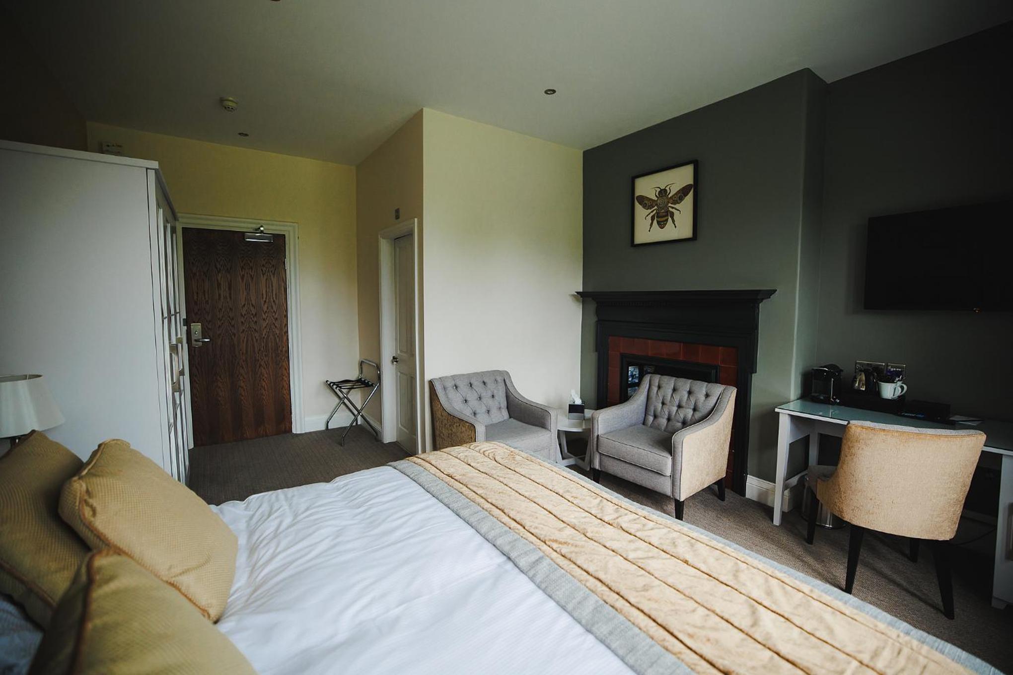 Superior Double or Twin Room photo 3