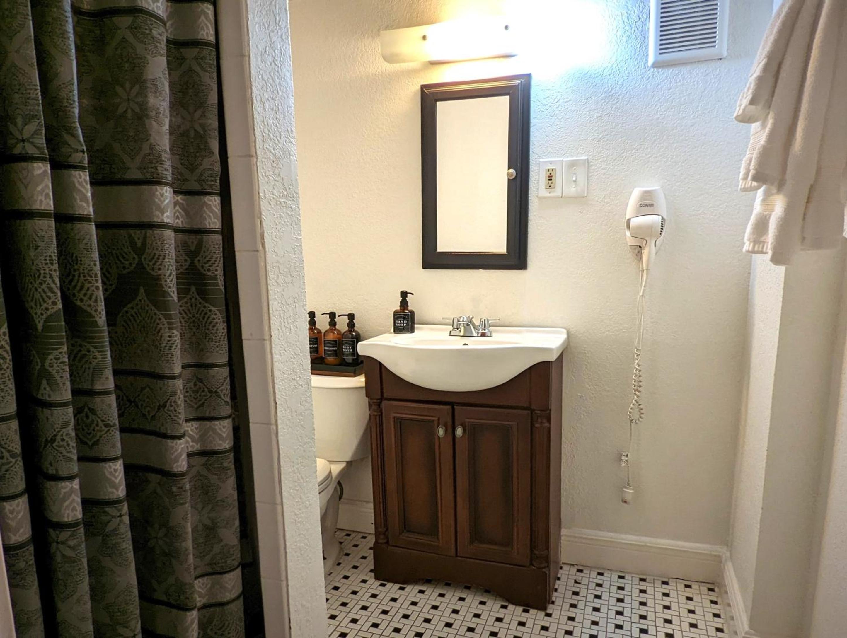 Queen Room - Photo 7