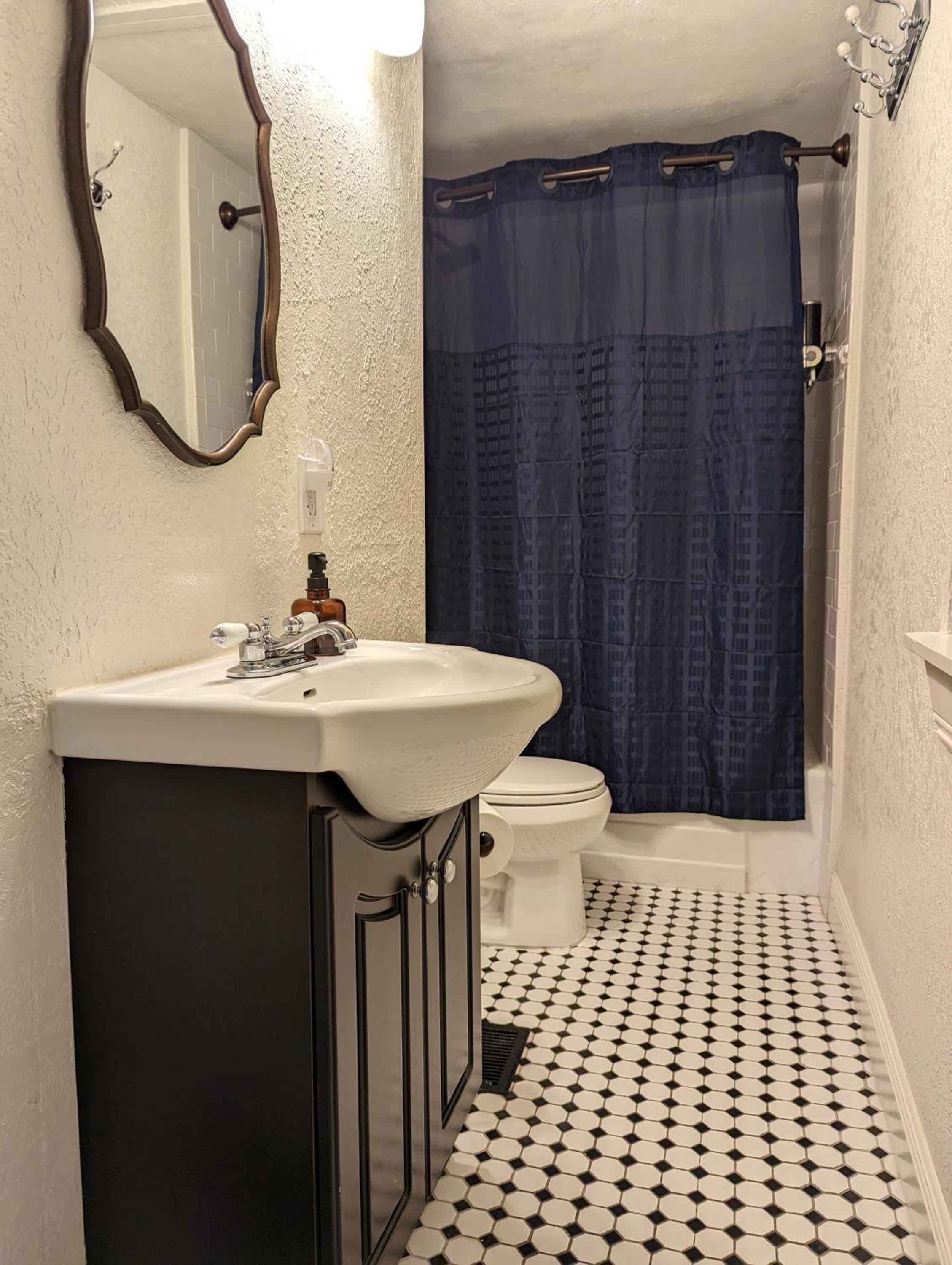 Superior King Room - Photo 9