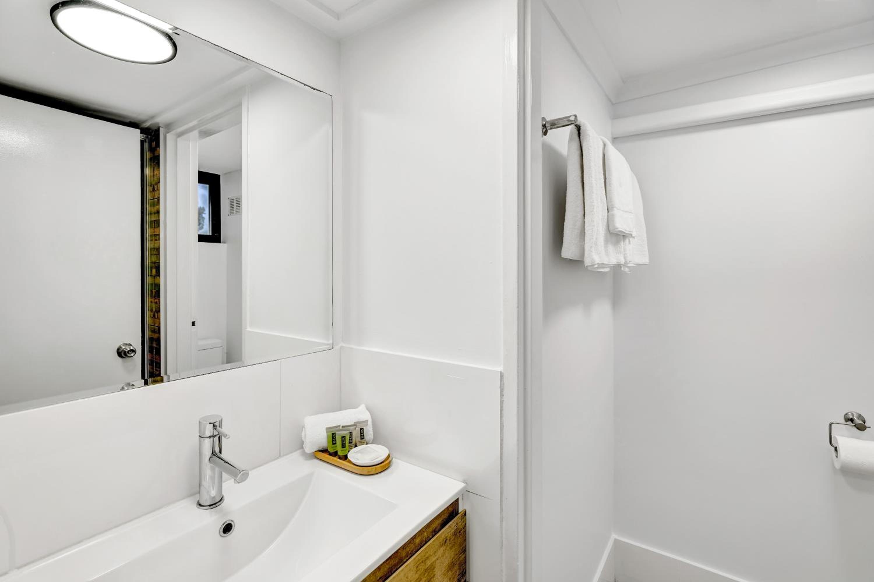 Double Room - Photo 8