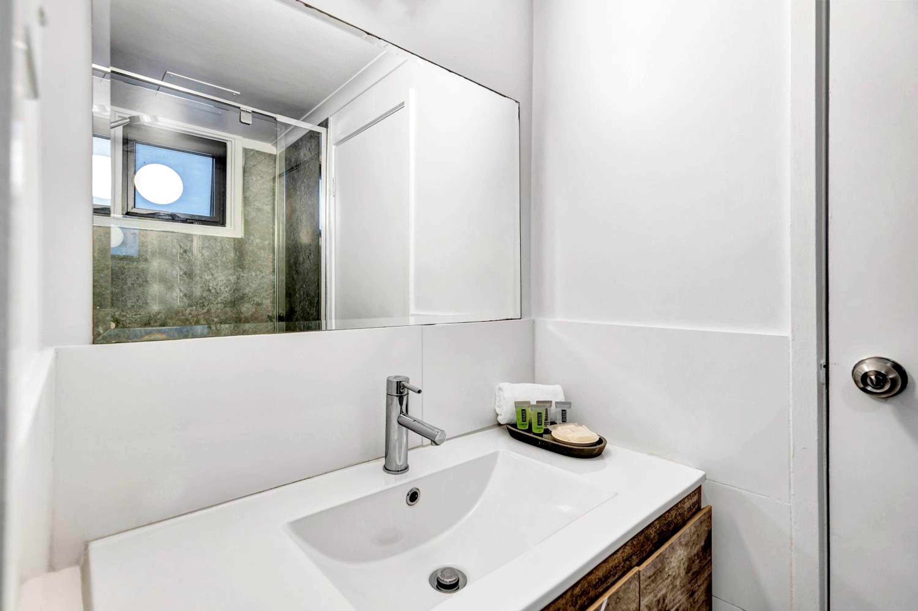 Twin Room - Photo 6