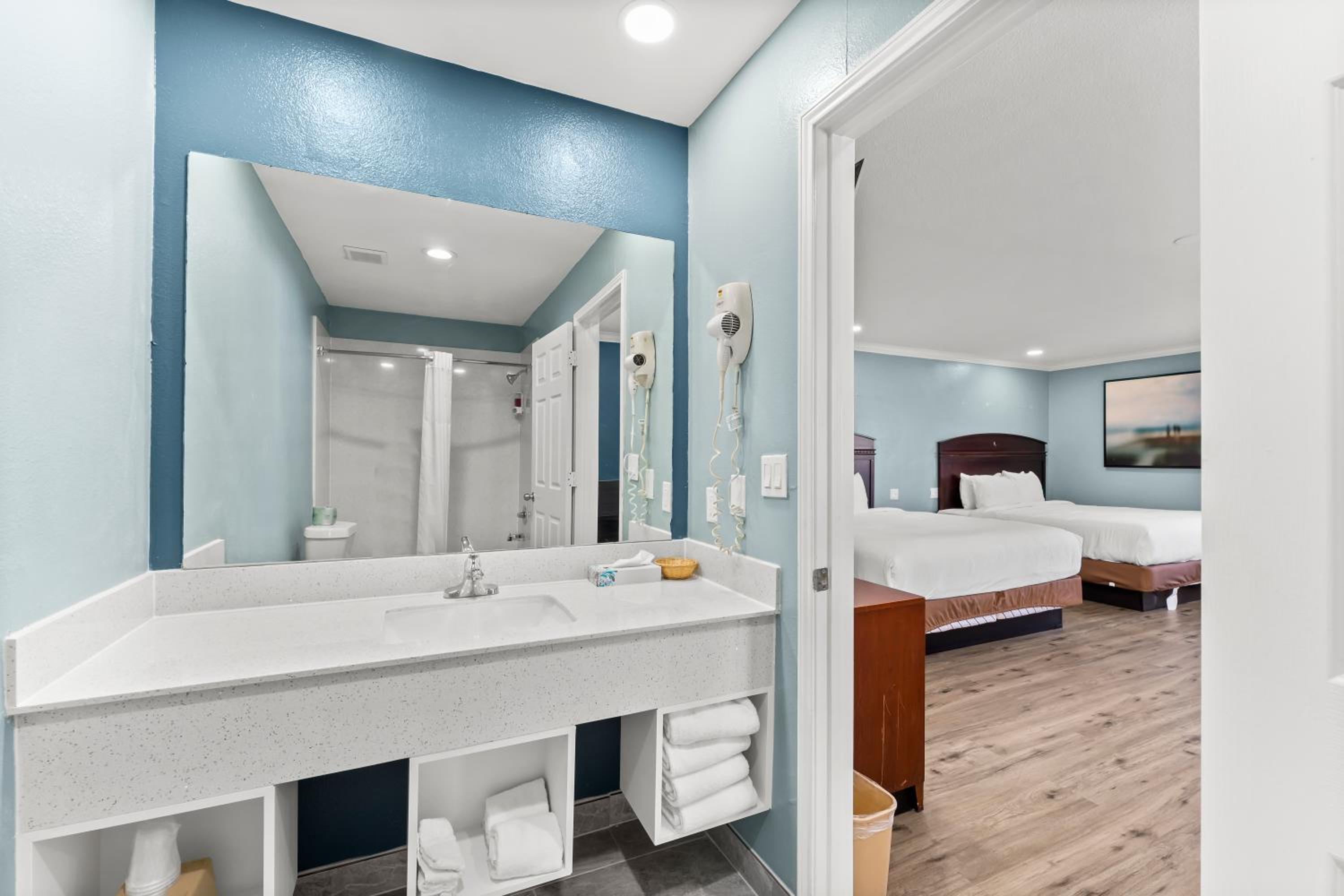 Superior Suite - Photo 3