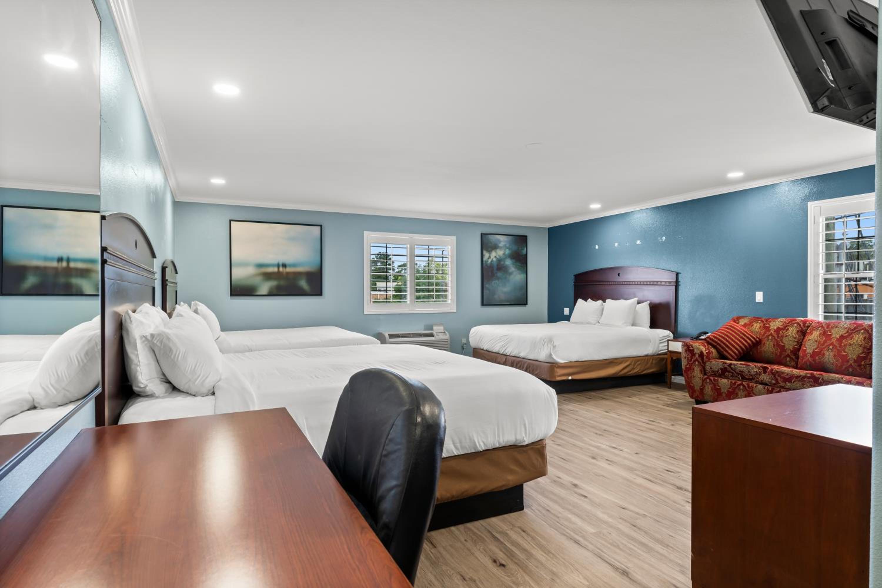 Superior Suite - Photo 7