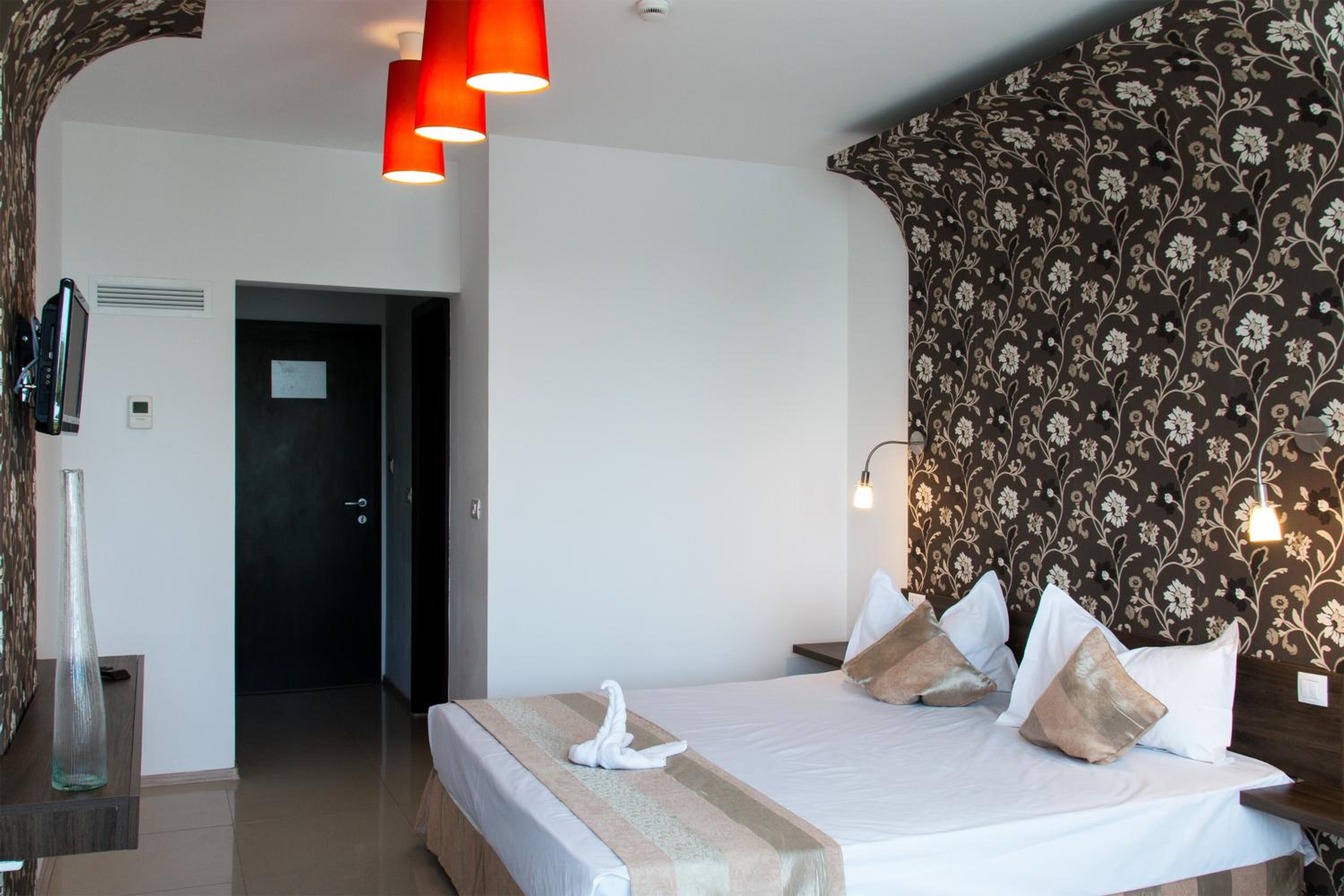Superior Double or Twin Room - Photo 13