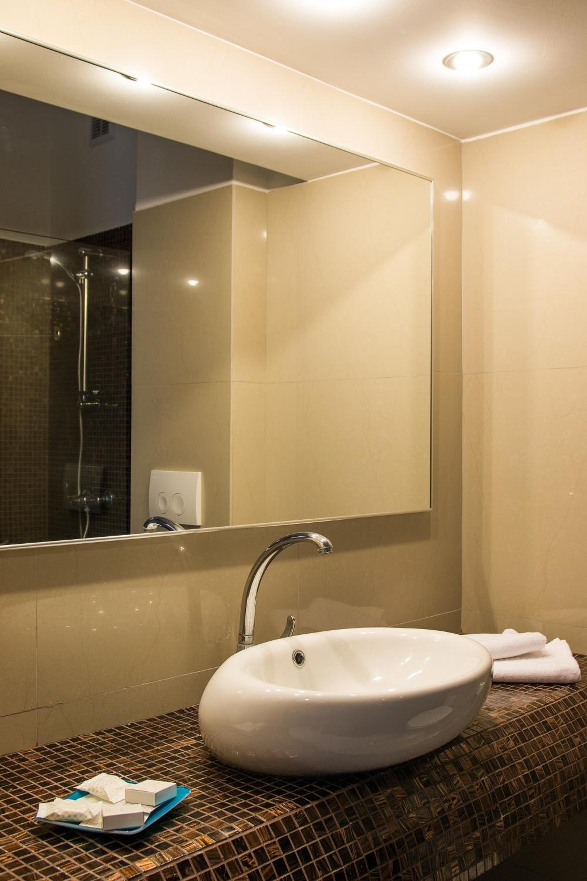 Superior Double or Twin Room - Photo 14