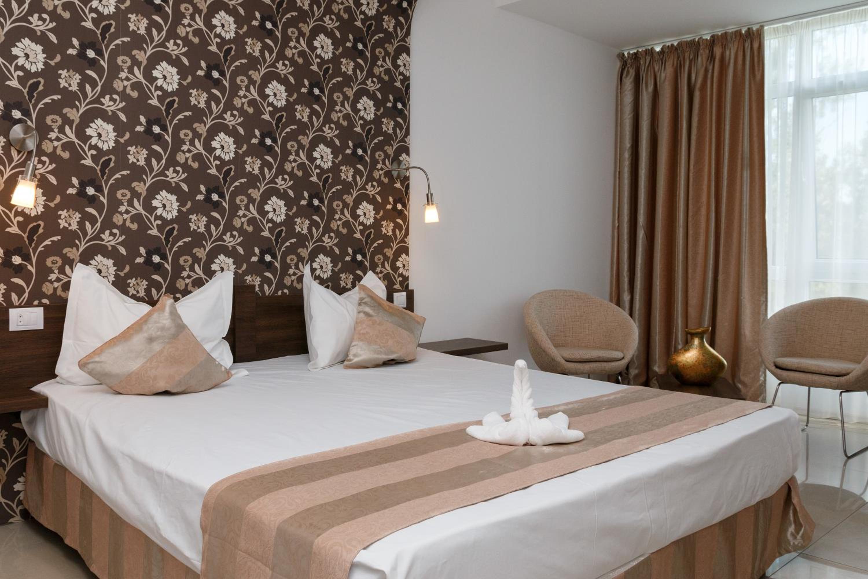 Superior Double or Twin Room - Photo 15