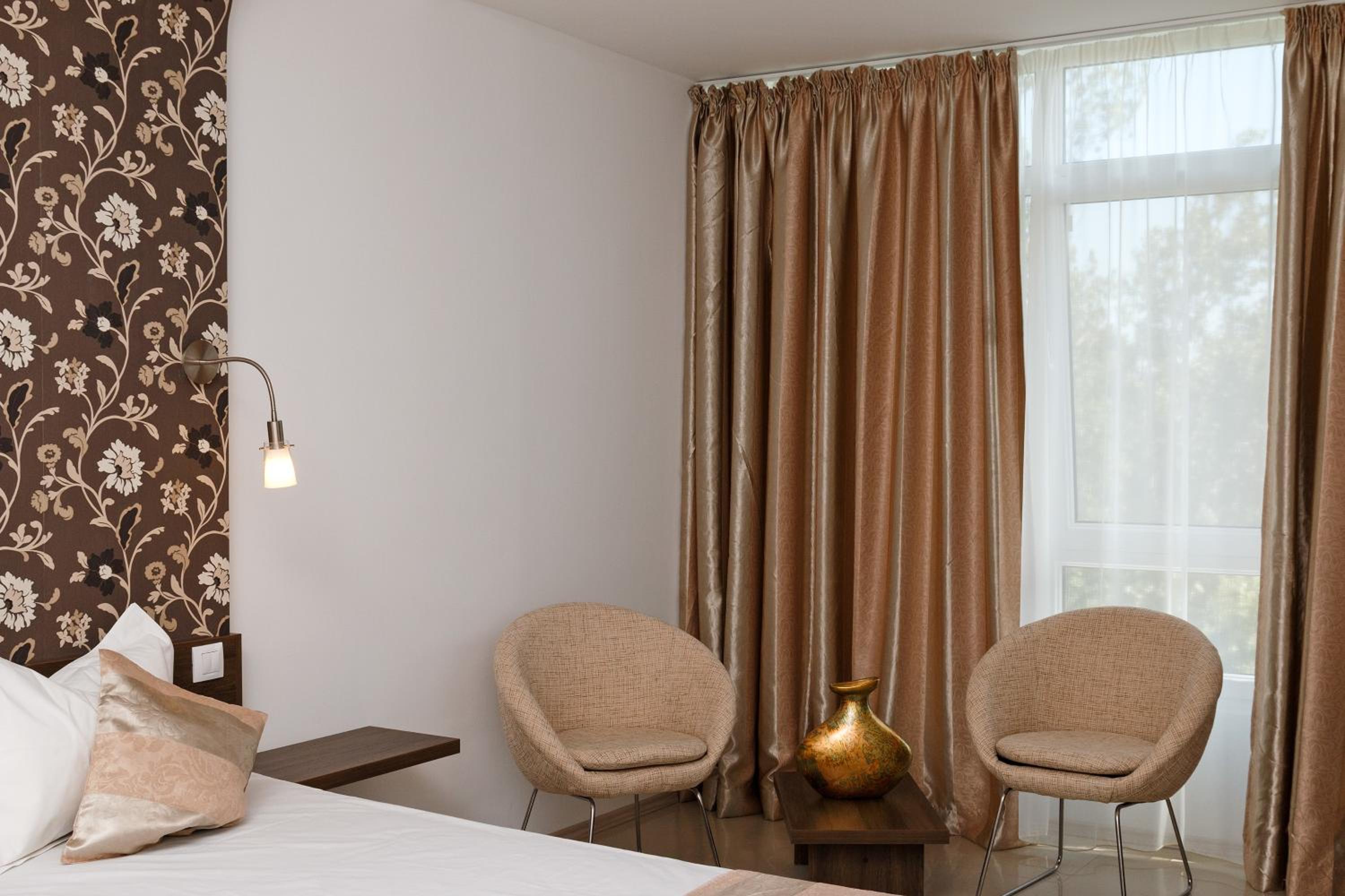 Superior Double or Twin Room - Photo 16