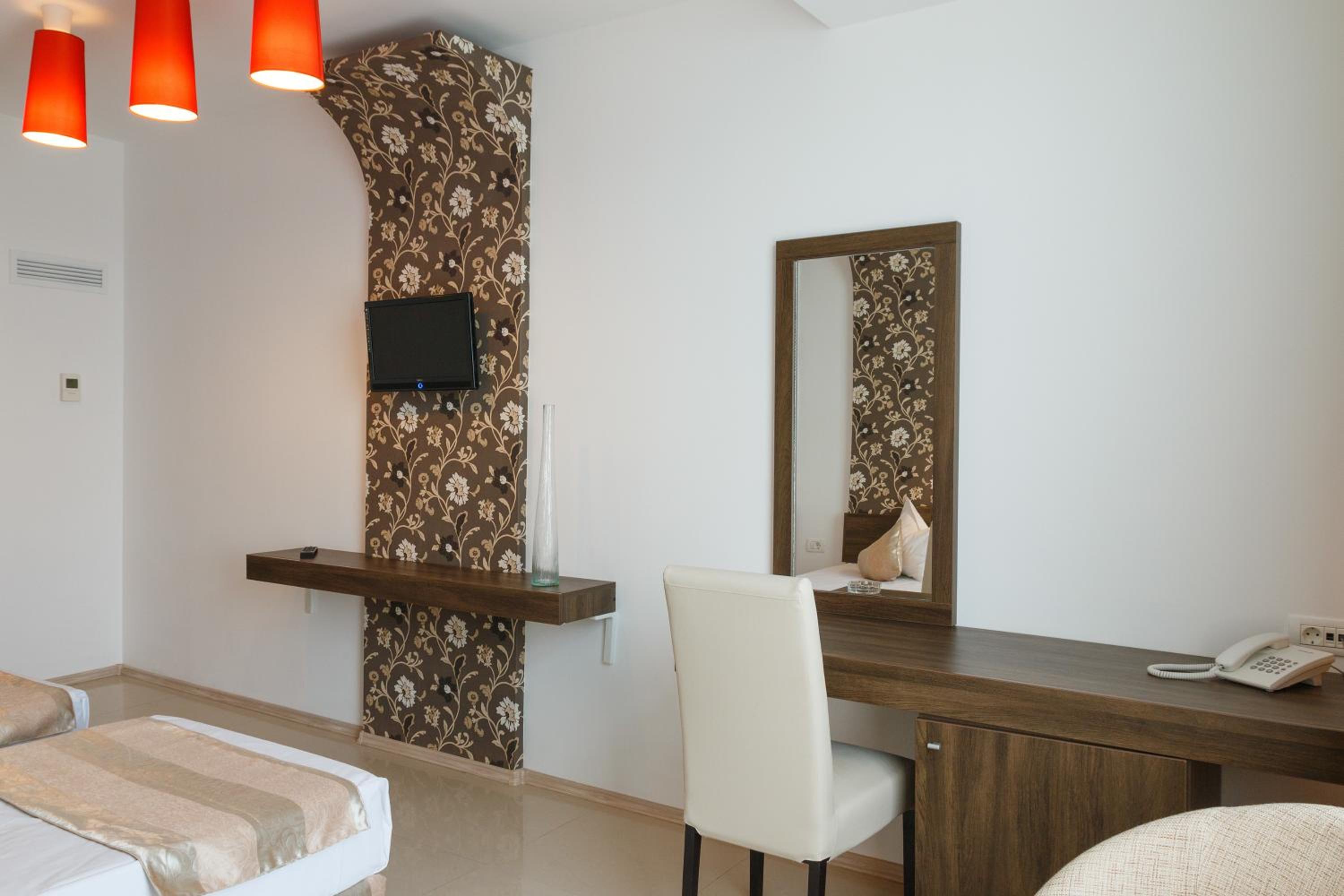 Superior Double or Twin Room - Photo 21