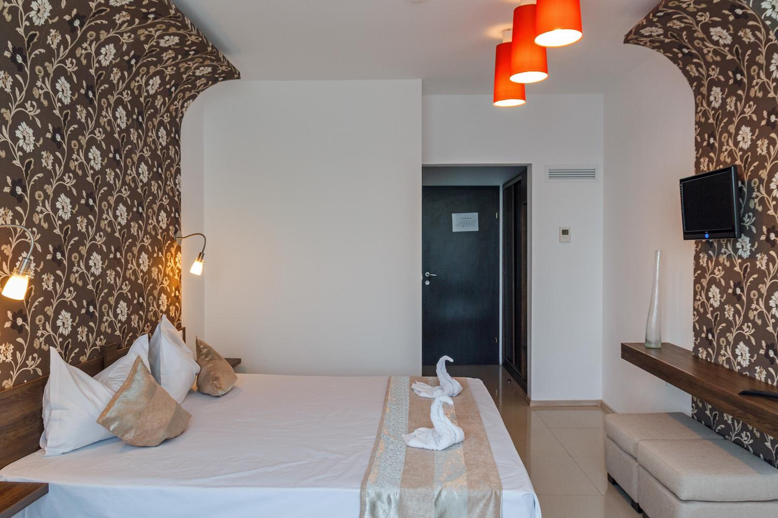 Superior Double or Twin Room - Photo 22